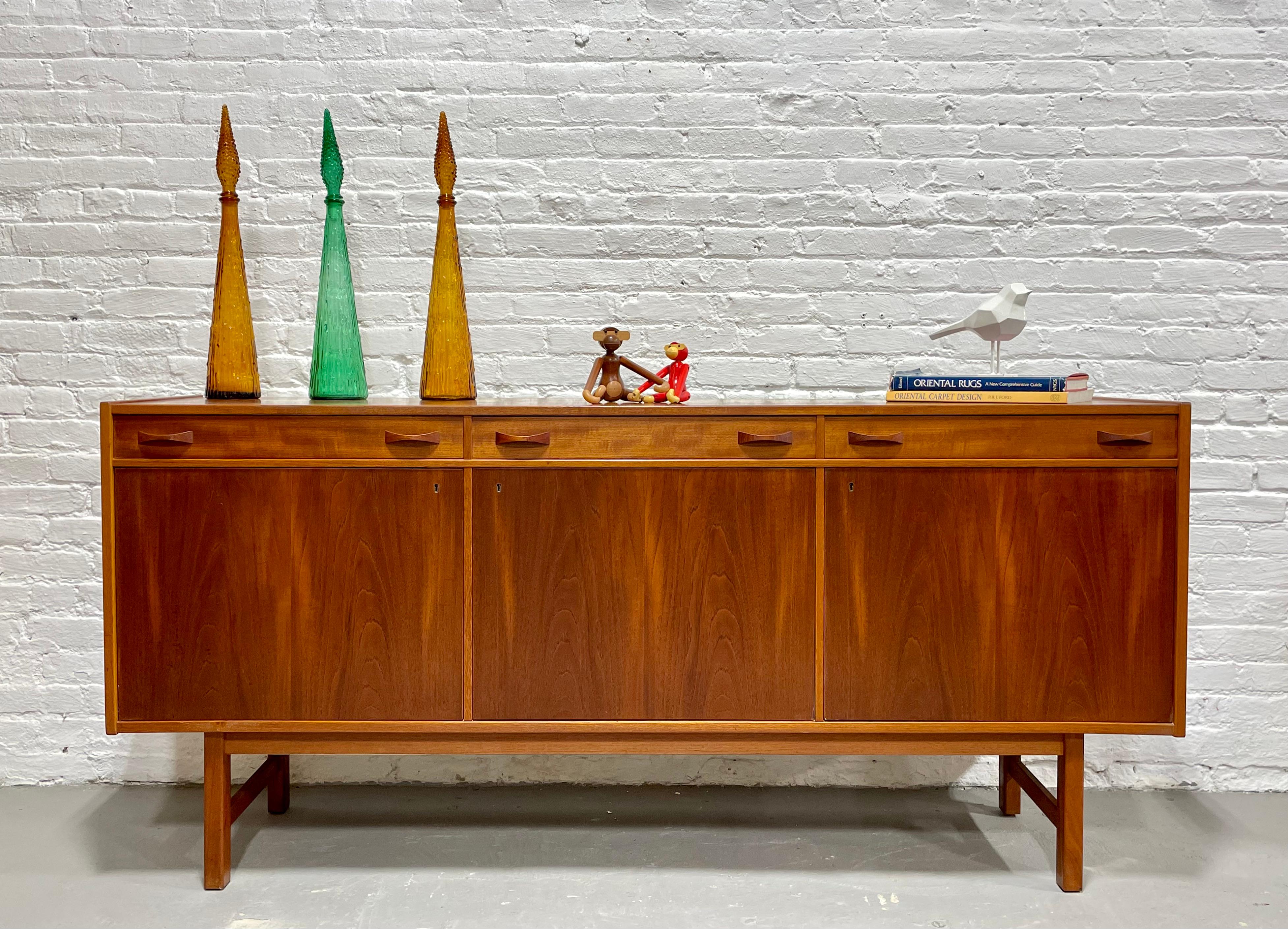 Original 'Ulferts' Swedish Mid Century Modern credenza / media cabinet, designed by Tage Olofsson for Ulferts, Made in Sweden. This stunning piece features 3 dovetailed drawers (one of which is felt lined) and the three lower areas offer a wealth of