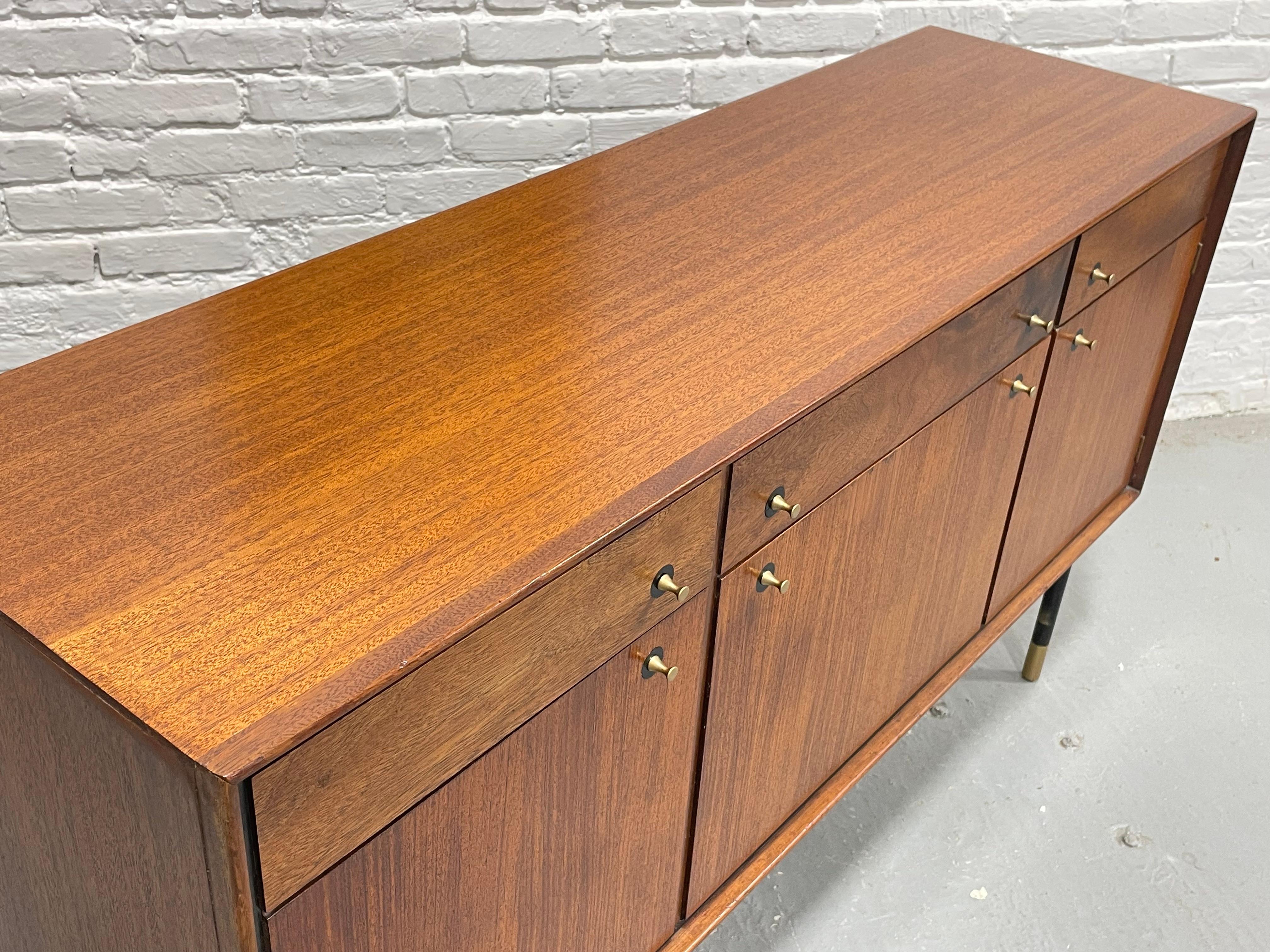 CREDENZA / Aparador de Teka MODERNO de mediados de siglo Base ebonizada, c. 1960's en venta 4