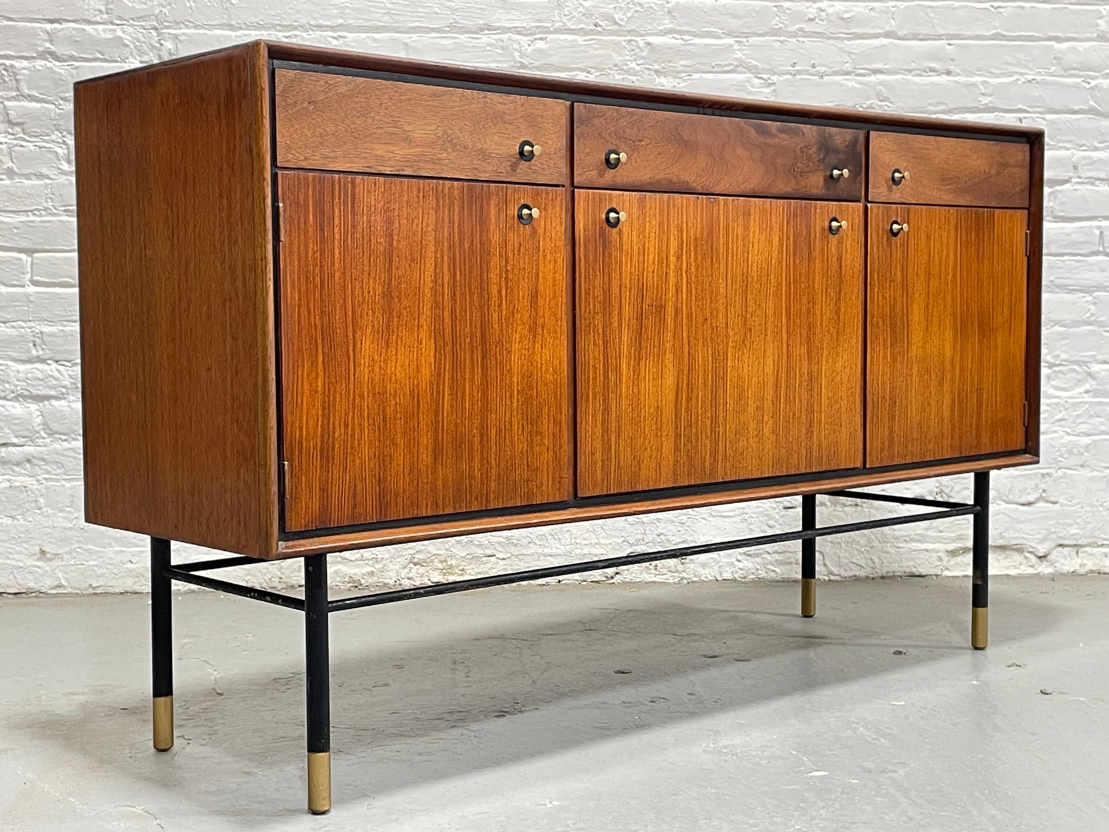CREDENZA / Aparador de Teka MODERNO de mediados de siglo Base ebonizada, c. 1960's en venta 6