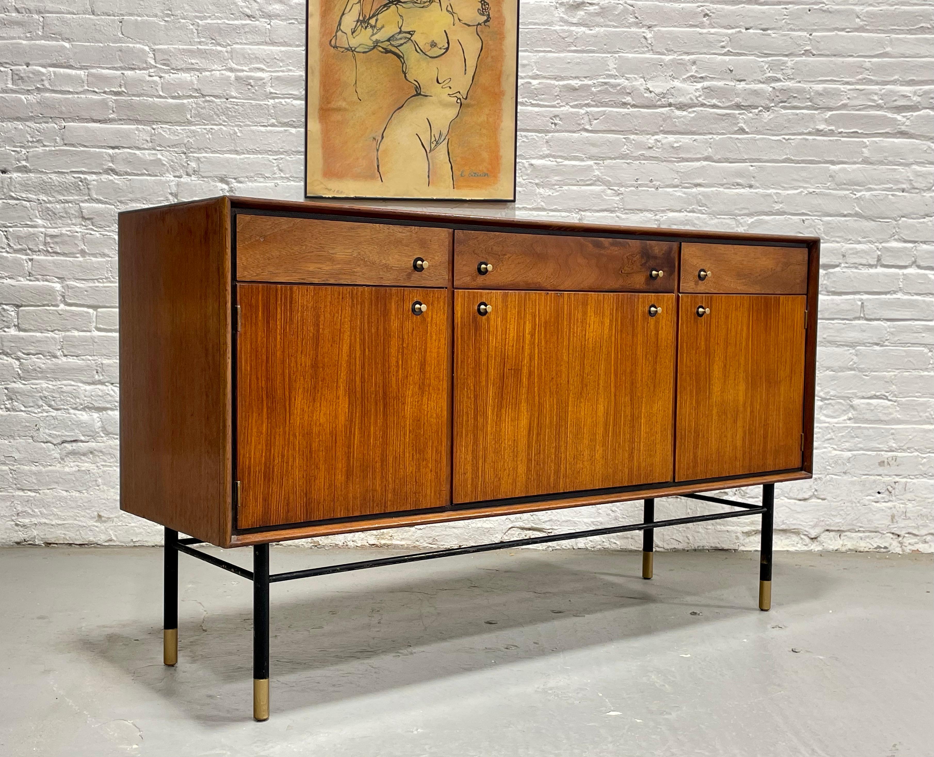CREDENZA / Aparador de Teka MODERNO de mediados de siglo Base ebonizada, c. 1960's en venta 2