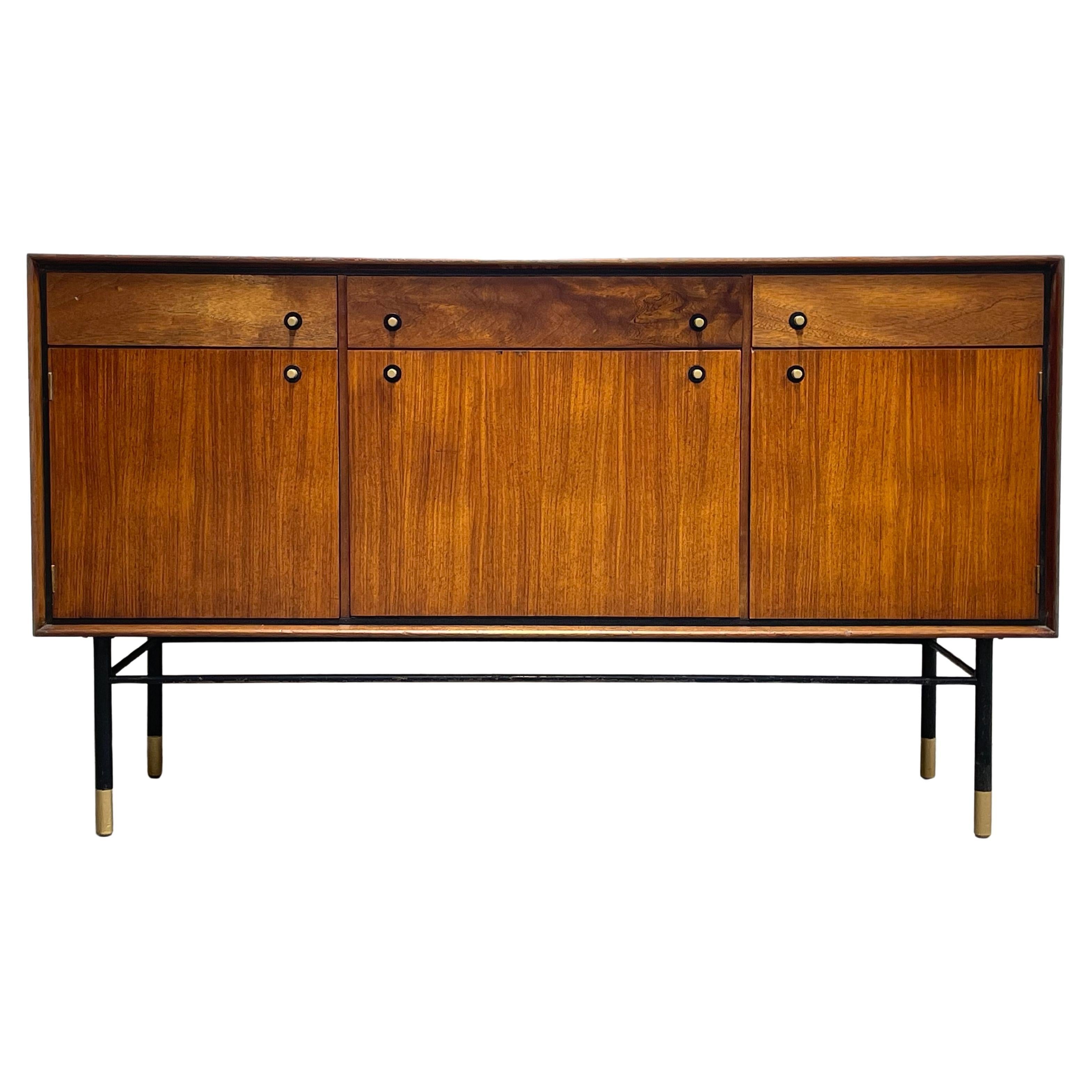 CREDENZA MODERNA DEL TEAK DEL MEDIO SECOLO / Credenza con base ebanizzata, anni '60 ca.