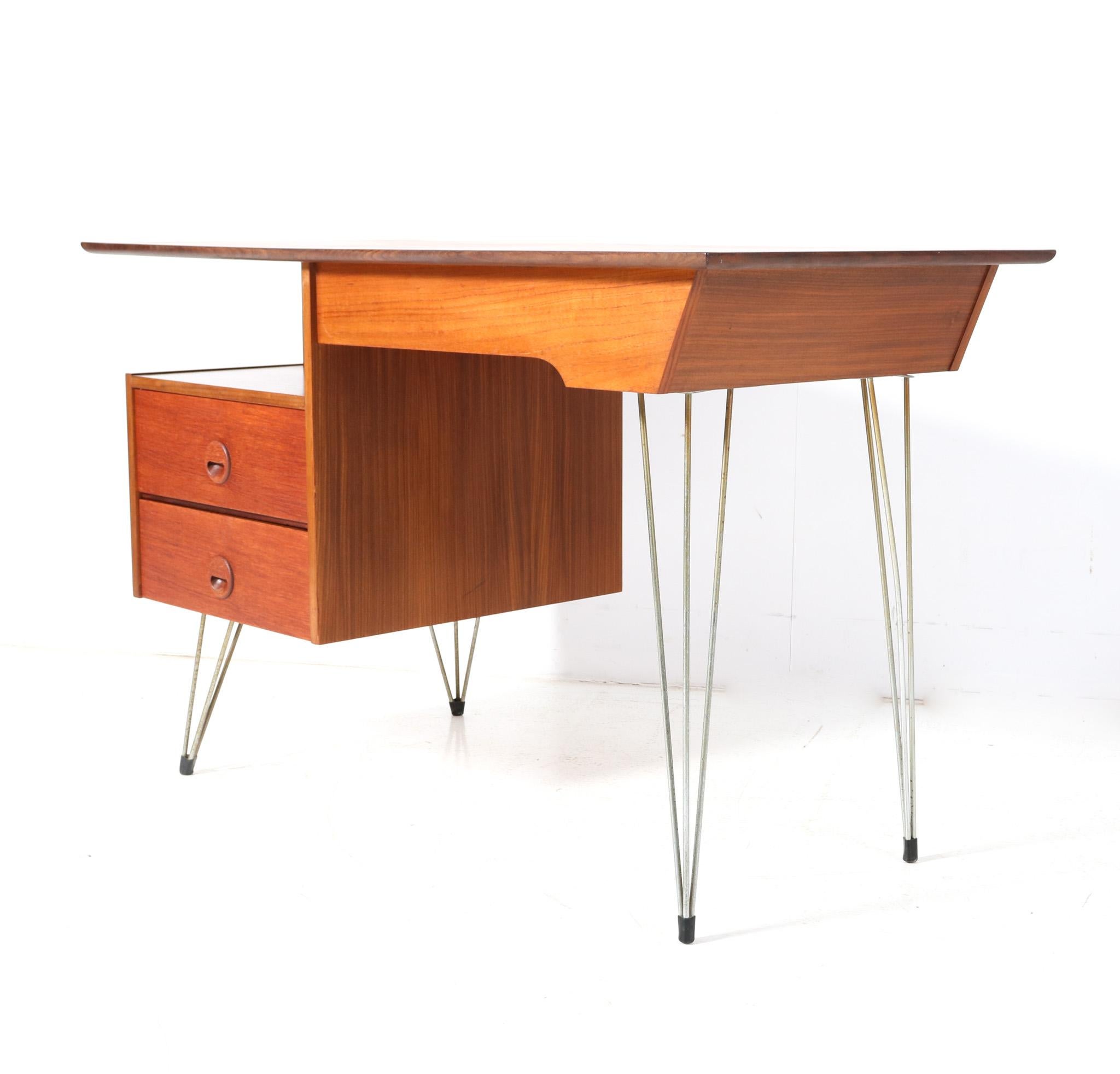 Teak Mid-Century Modern Desk or Writing Table by Louis van Teeffelen for WéBé In Good Condition For Sale In Amsterdam, NL
