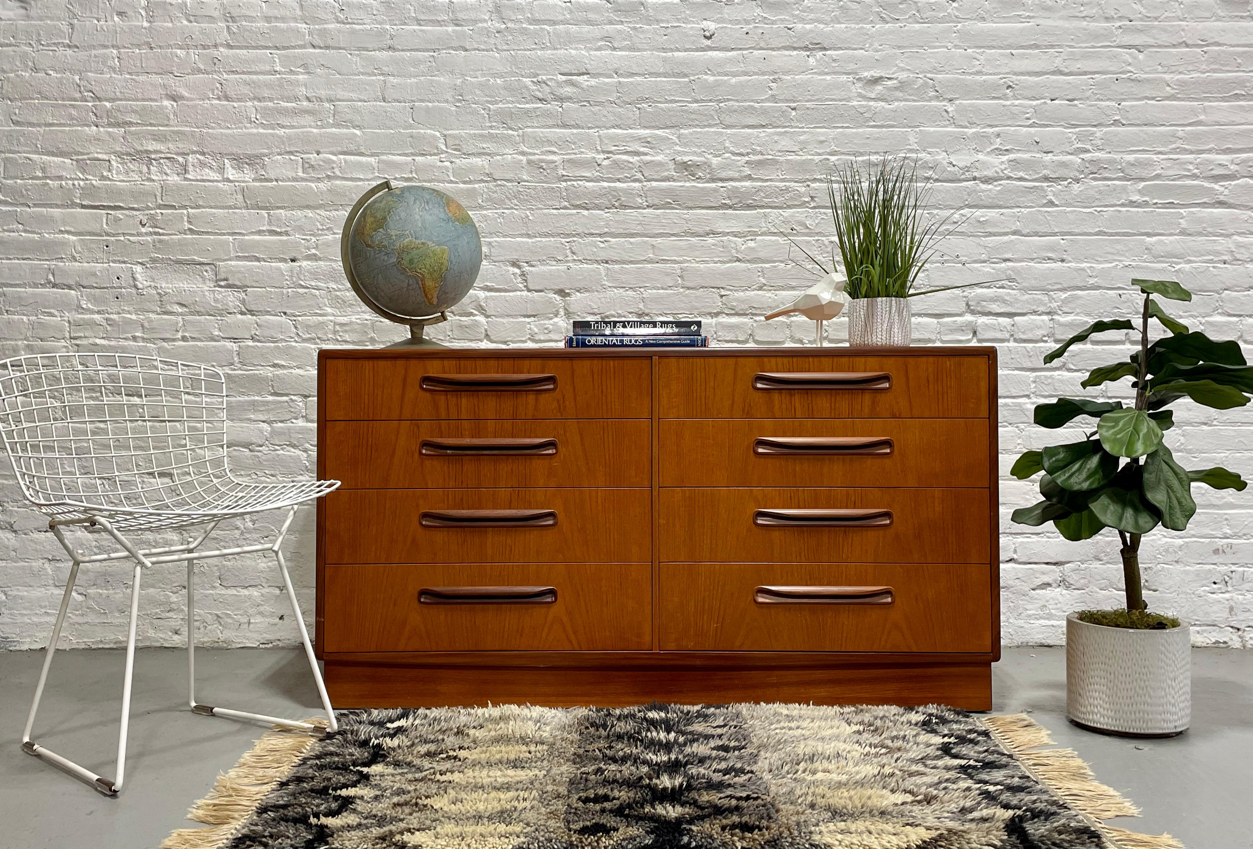 Mid-Century Modern Double DRESSER moderne du milieu du siècle dernier de G-Plan, vers les années 1960 en vente