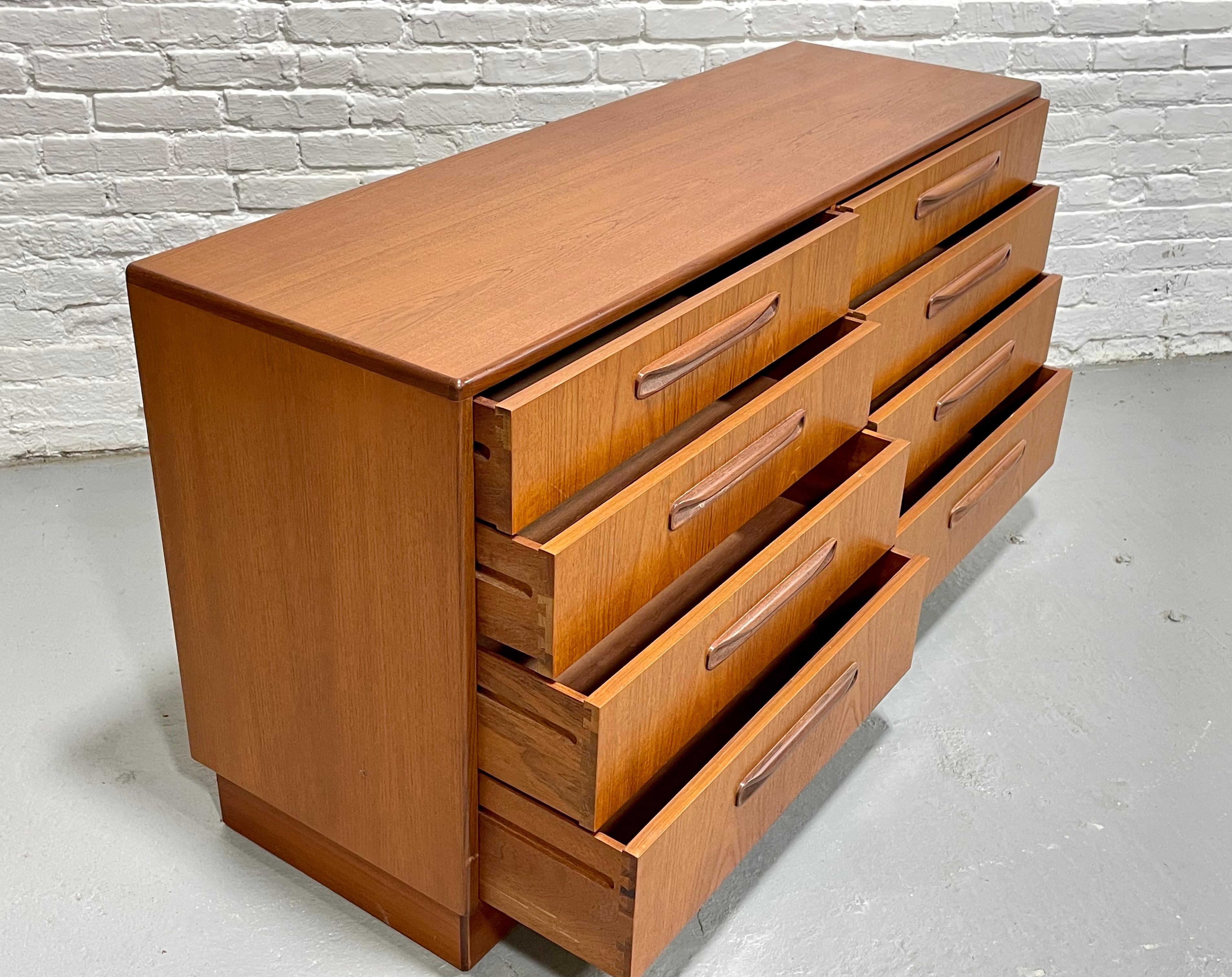 Milieu du XXe siècle Double DRESSER moderne du milieu du siècle dernier de G-Plan, vers les années 1960 en vente