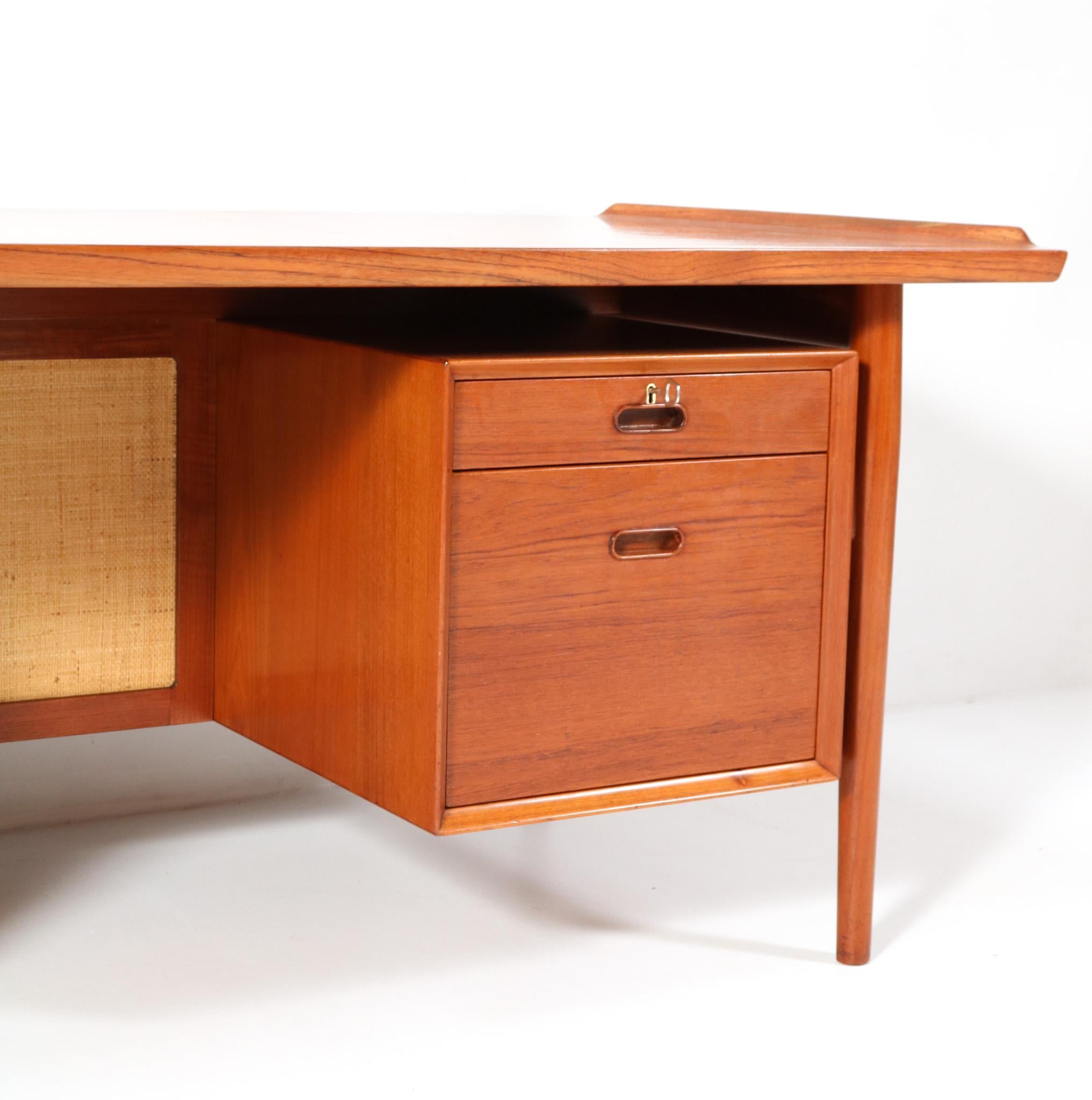 Teak Mid-Century Modern Executive Desk 207 by Arne Vodder for Sibast, 1960s For Sale 5