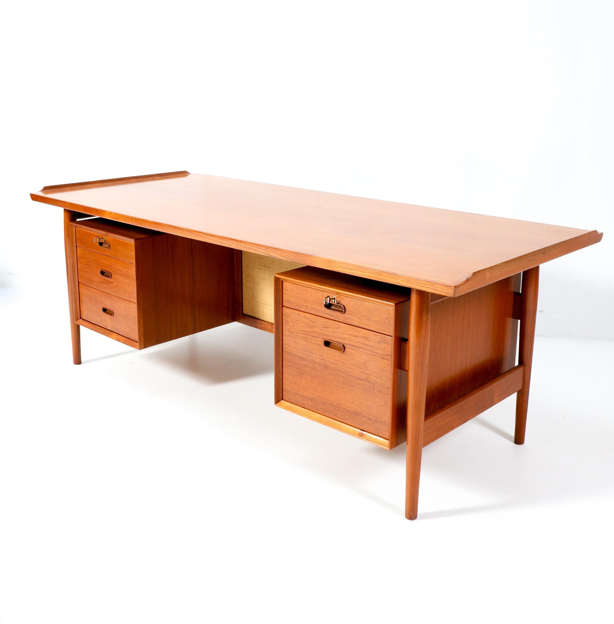Teak Mid-Century Modern Executive Desk 207 by Arne Vodder for Sibast, 1960s For Sale 7