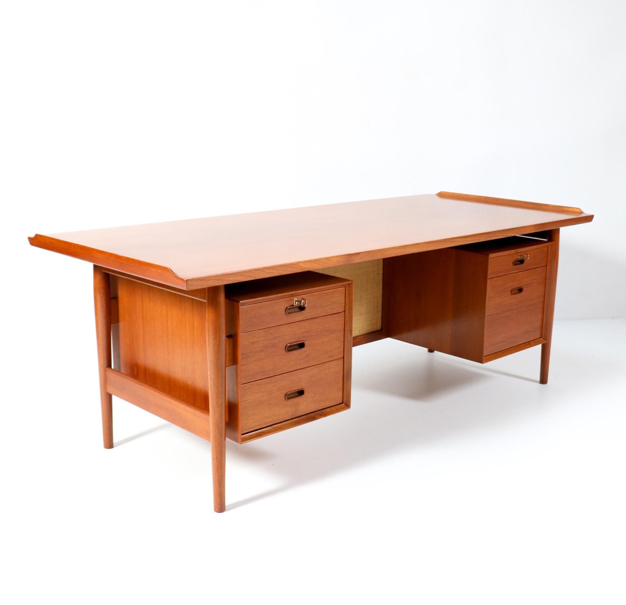 Teak Mid-Century Modern Executive Desk 207 by Arne Vodder for Sibast, 1960s For Sale 8