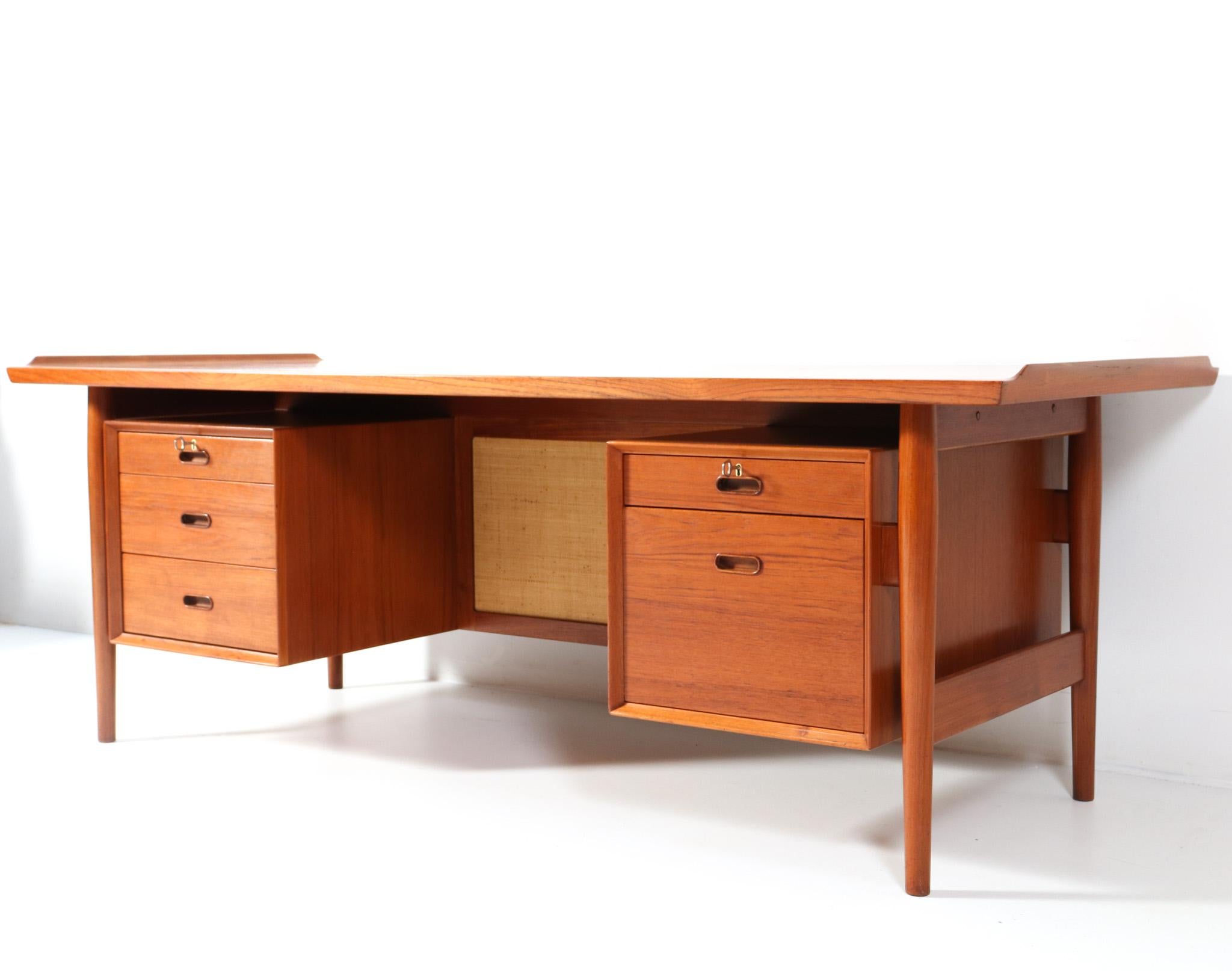 Teak Mid-Century Modern Executive Desk 207 by Arne Vodder for Sibast, 1960s In Good Condition For Sale In Amsterdam, NL