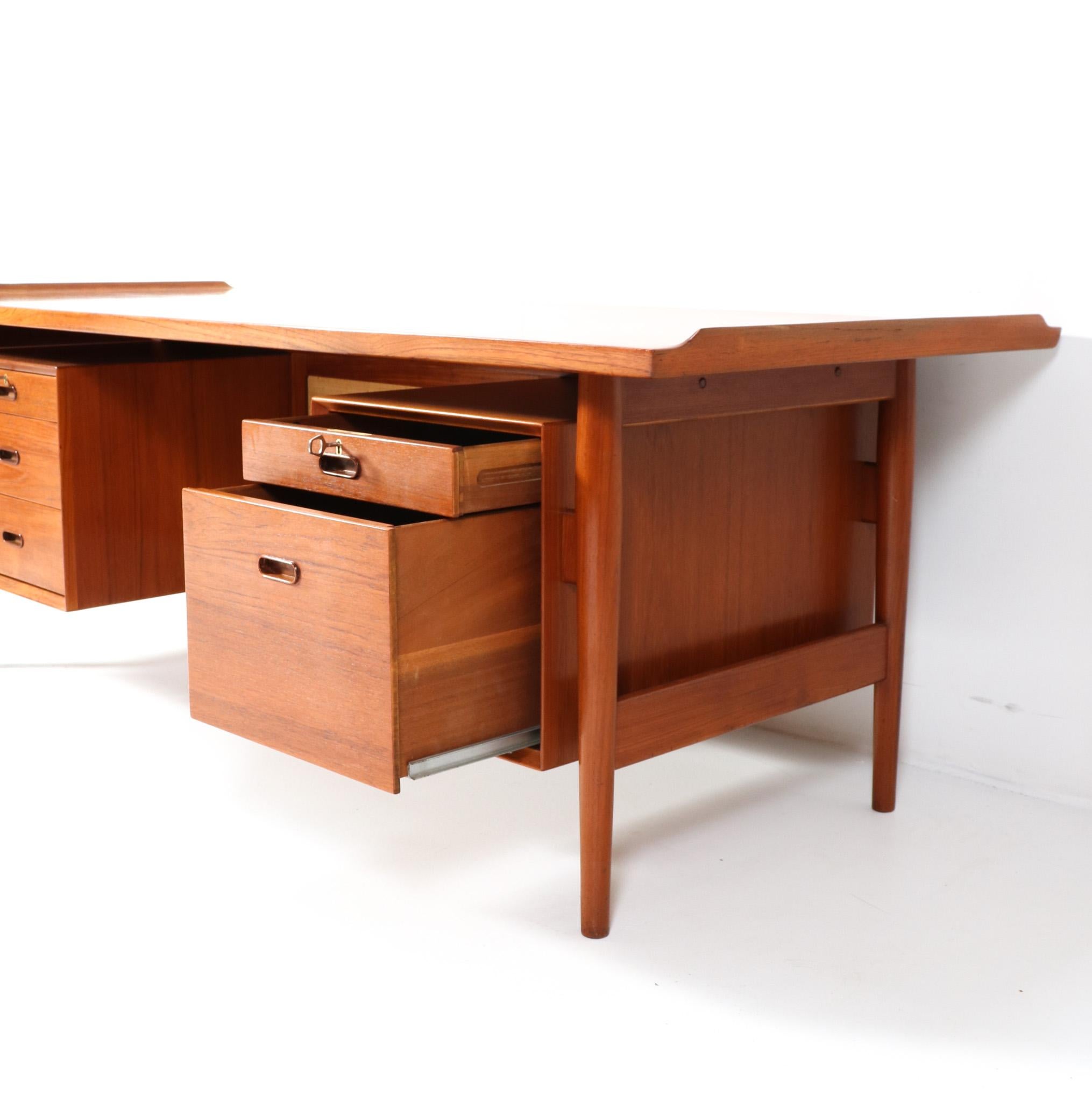 Mid-20th Century Teak Mid-Century Modern Executive Desk 207 by Arne Vodder for Sibast, 1960s For Sale