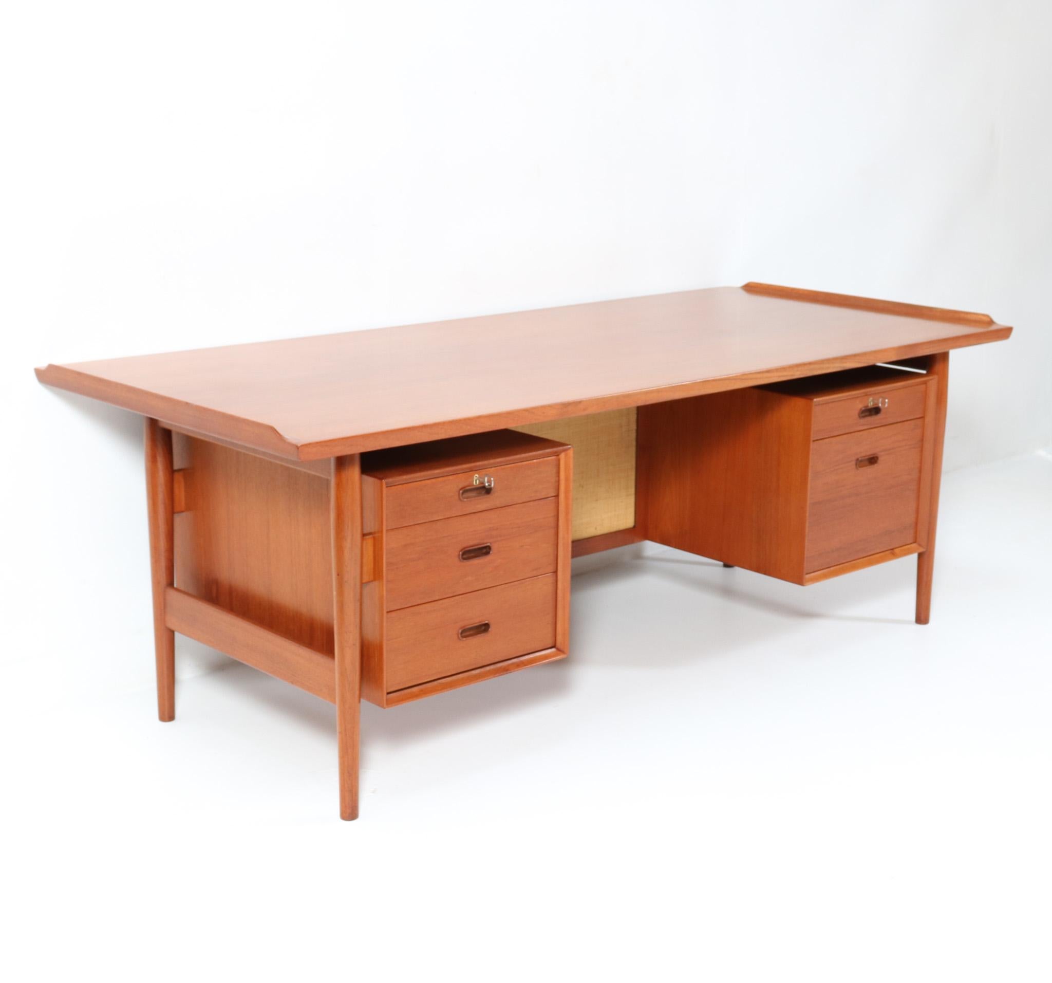 Teak Mid-Century Modern Executive Desk 207 by Arne Vodder for Sibast, 1960s For Sale 1