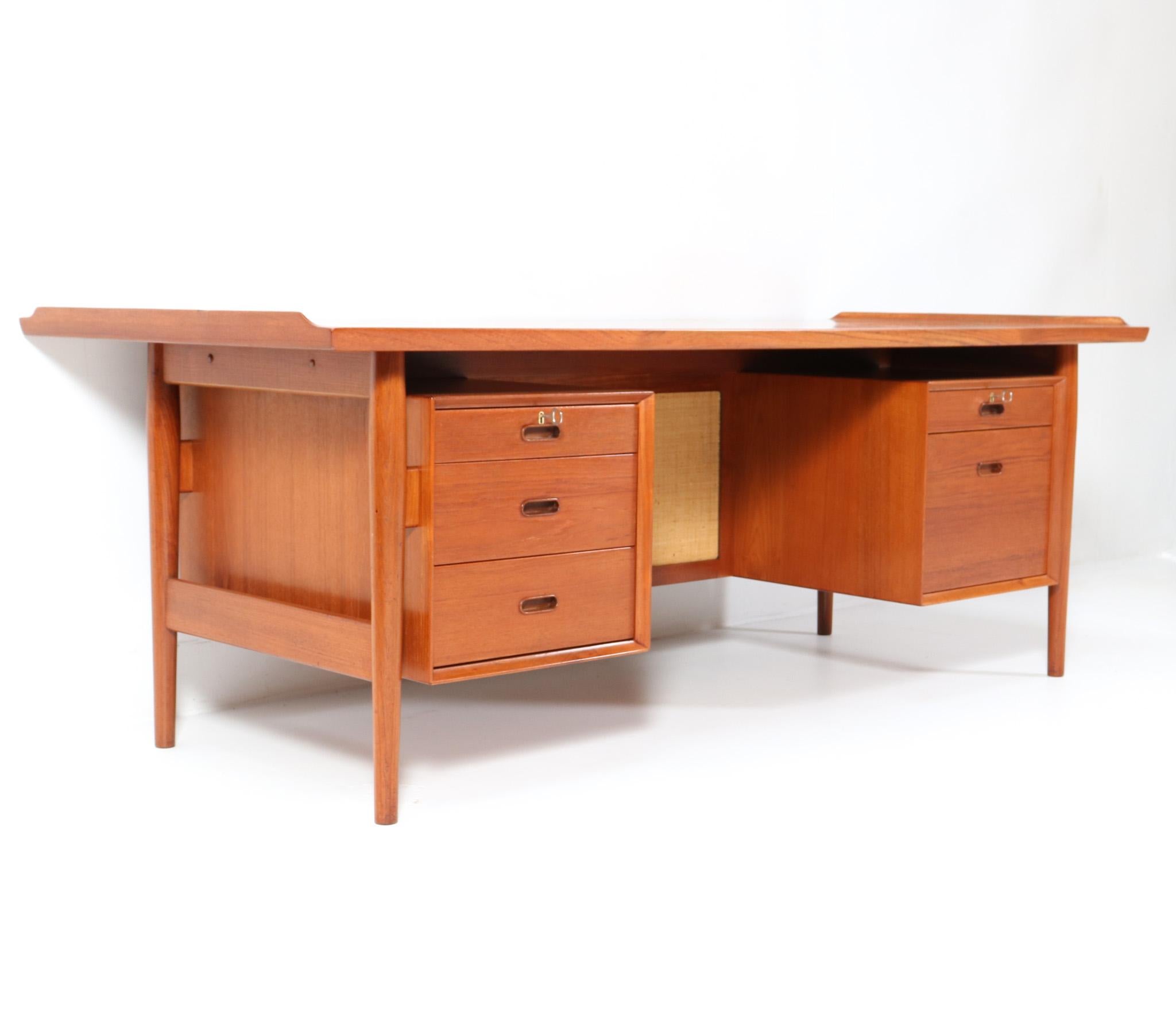 Teak Mid-Century Modern Executive Desk 207 by Arne Vodder for Sibast, 1960s For Sale 2