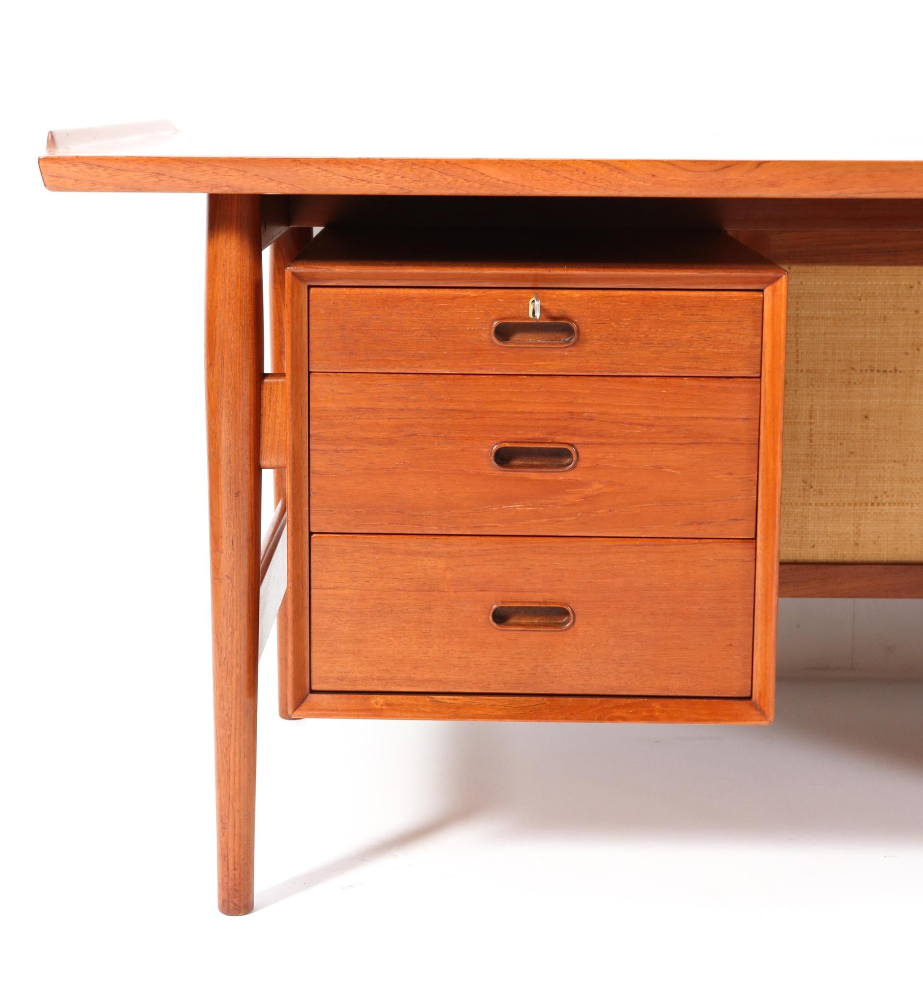 Teak Mid-Century Modern Executive Desk 207 by Arne Vodder for Sibast, 1960s For Sale 4