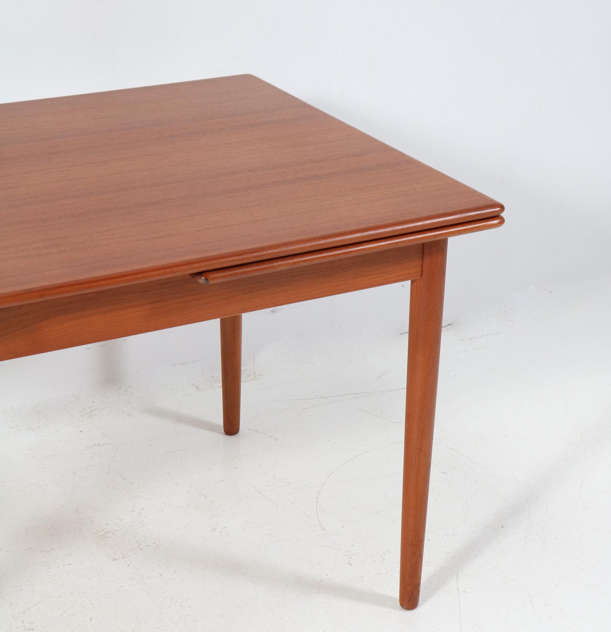 Danish Teak Mid-Century Modern Extendable Dining Room Table Mo. 215 by Farstrup, 1960s For Sale
