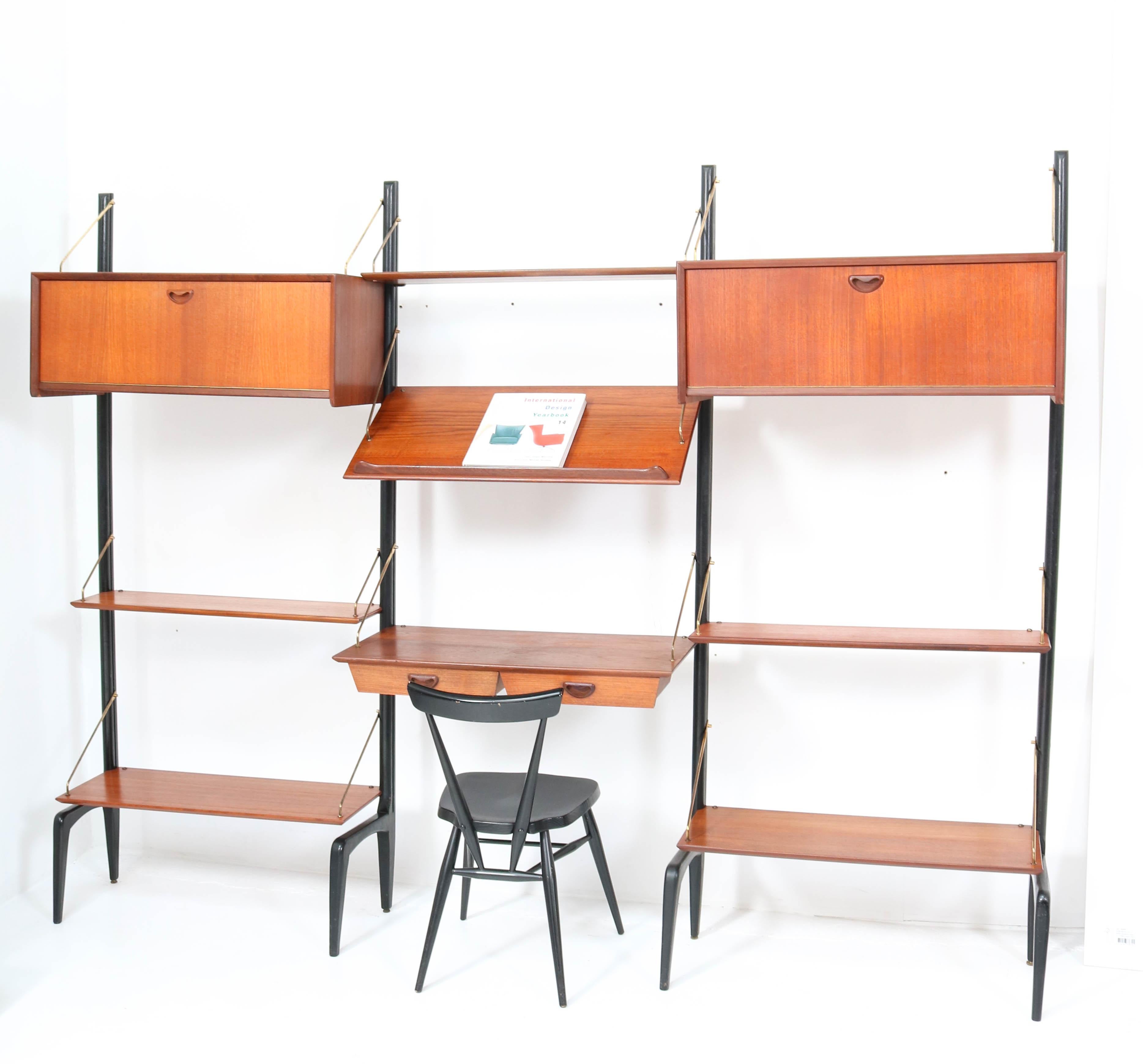 Magnificent and rare Mid-Century Modern free standing modular wall unit.
Design by Louis van Teeffelen for WéBé.
Striking Dutch design from the 1950s.
Rare because of the fact that this configuration has the magazine or book shelf which is