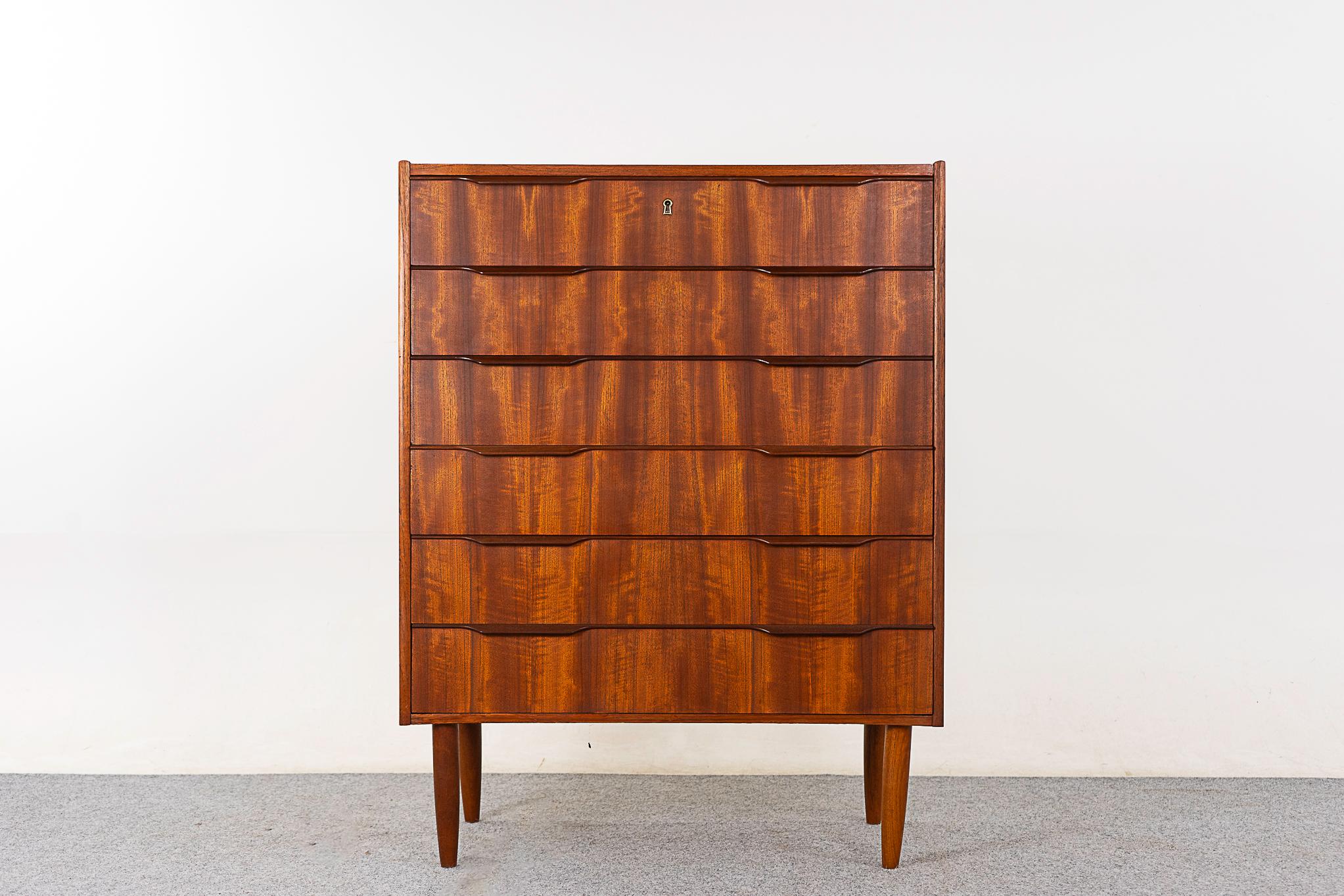 Teak Danish dresser, circa 1960's. Solid wood edging and beautiful book-matched veneer drawer faces. Integrated, horizontal drawer pulls, dovetail construction and sleek legs!


