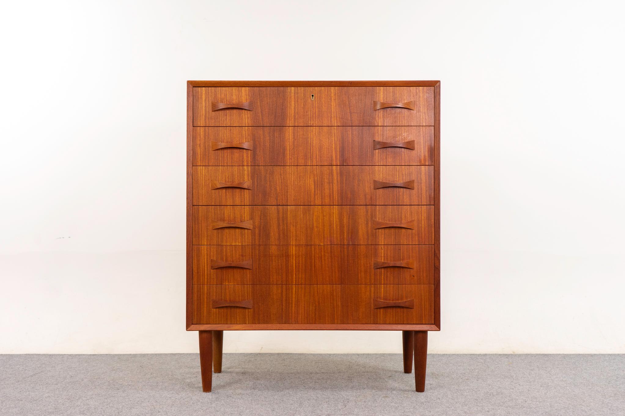 Teak Danish dresser, circa 1960's. Solid wood edging and beautiful book-matched veneer drawer faces. Integrated, horizontal drawer pulls, dovetail construction and sleek legs!

An unrestored item with the option to purchase in restored condition for