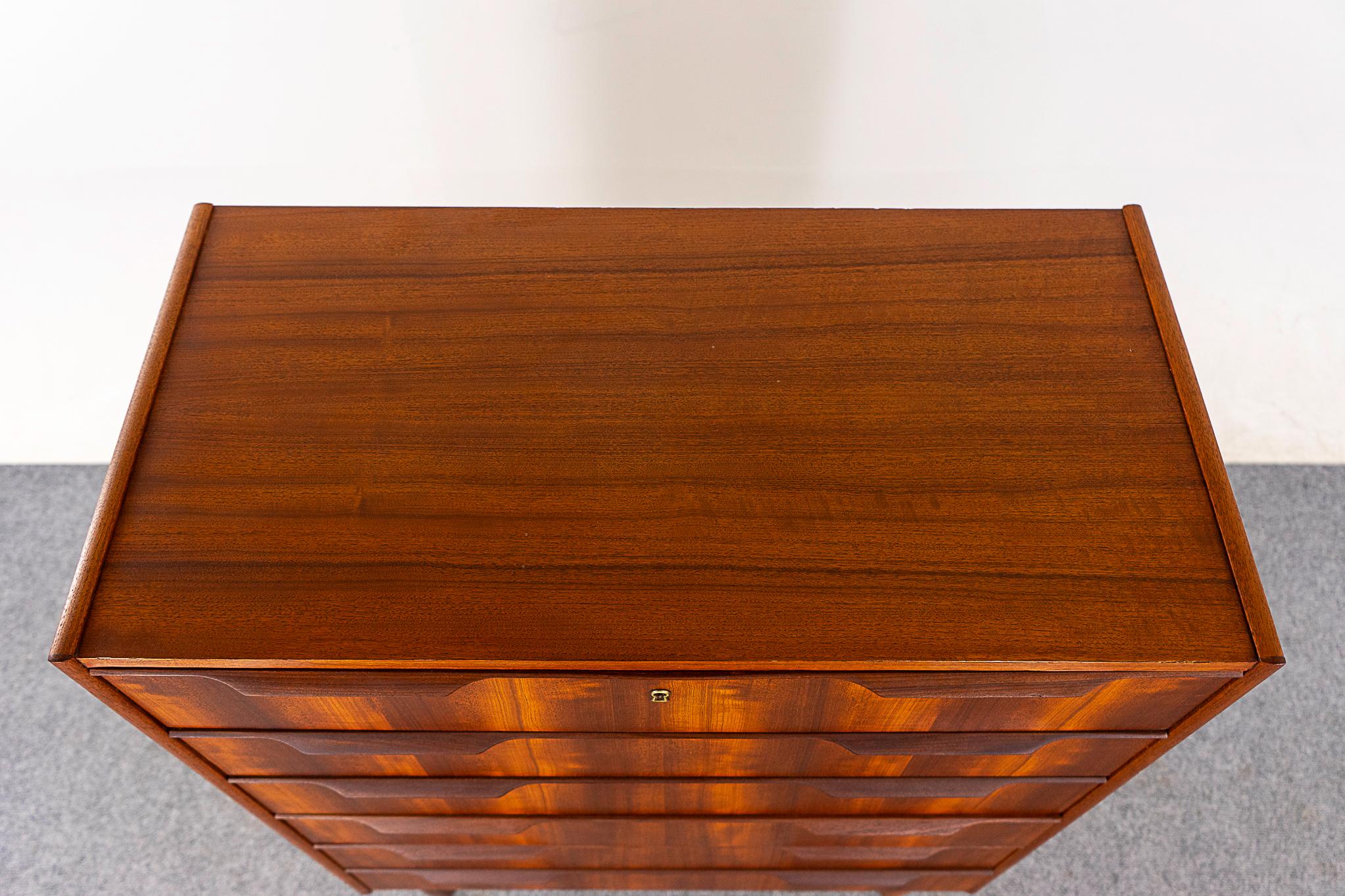 Teak Mid-Century Modern Highboy Dresser In Good Condition For Sale In VANCOUVER, CA