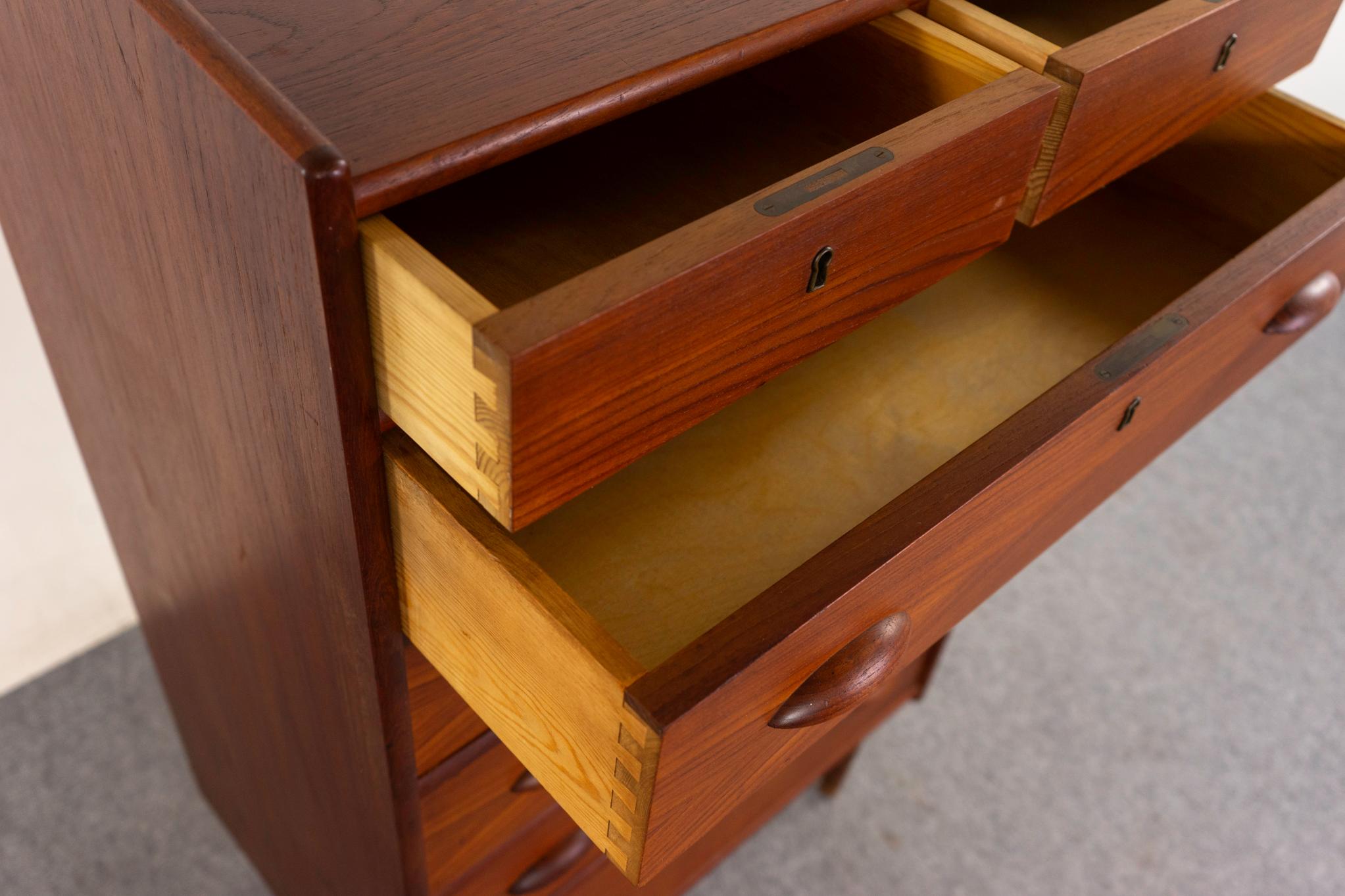 Teak Mid-Century Modern Highboy Dresser In Good Condition In VANCOUVER, CA