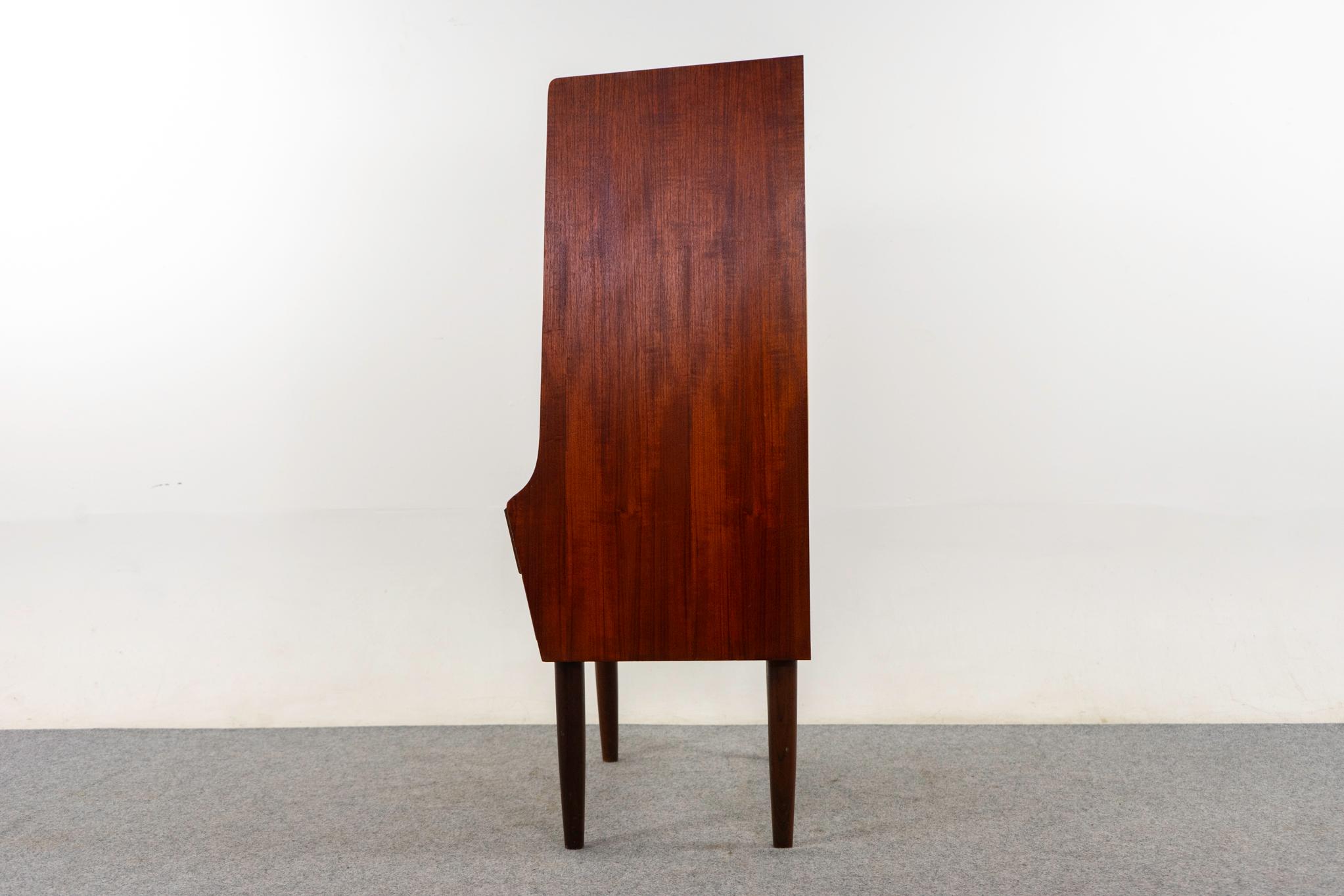 Teak Mid-Century Modern Highboy Dresser/Vanity For Sale 5