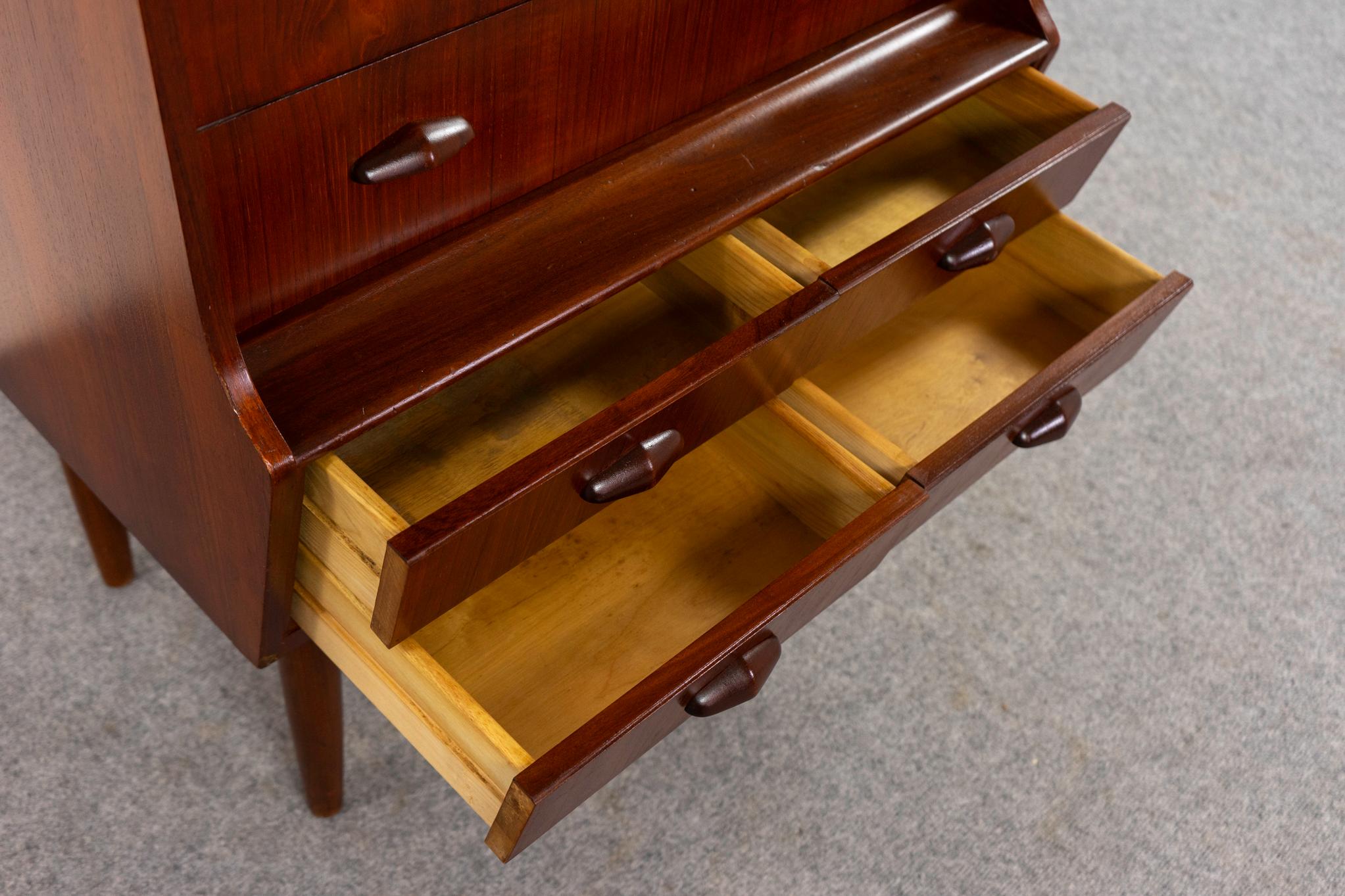 Teak Mid-Century Modern Highboy Dresser/Vanity In Good Condition For Sale In VANCOUVER, CA