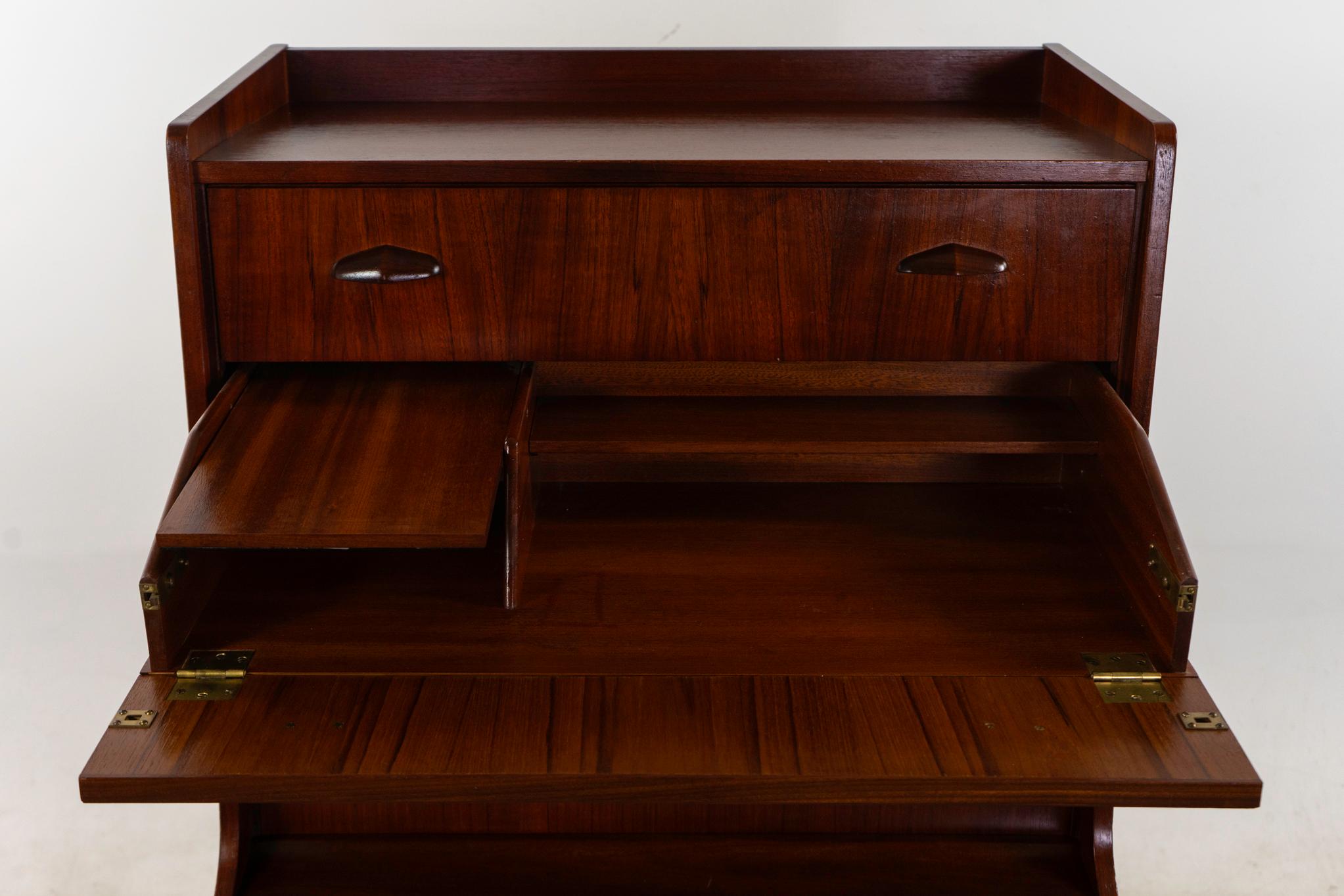 Teak Mid-Century Modern Highboy Dresser/Vanity For Sale 2