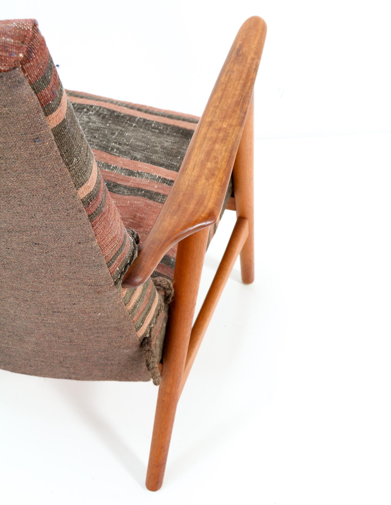 Teak Mid-Century Modern Lounge Chair with Kilim Upholstery, 1960s For Sale 1