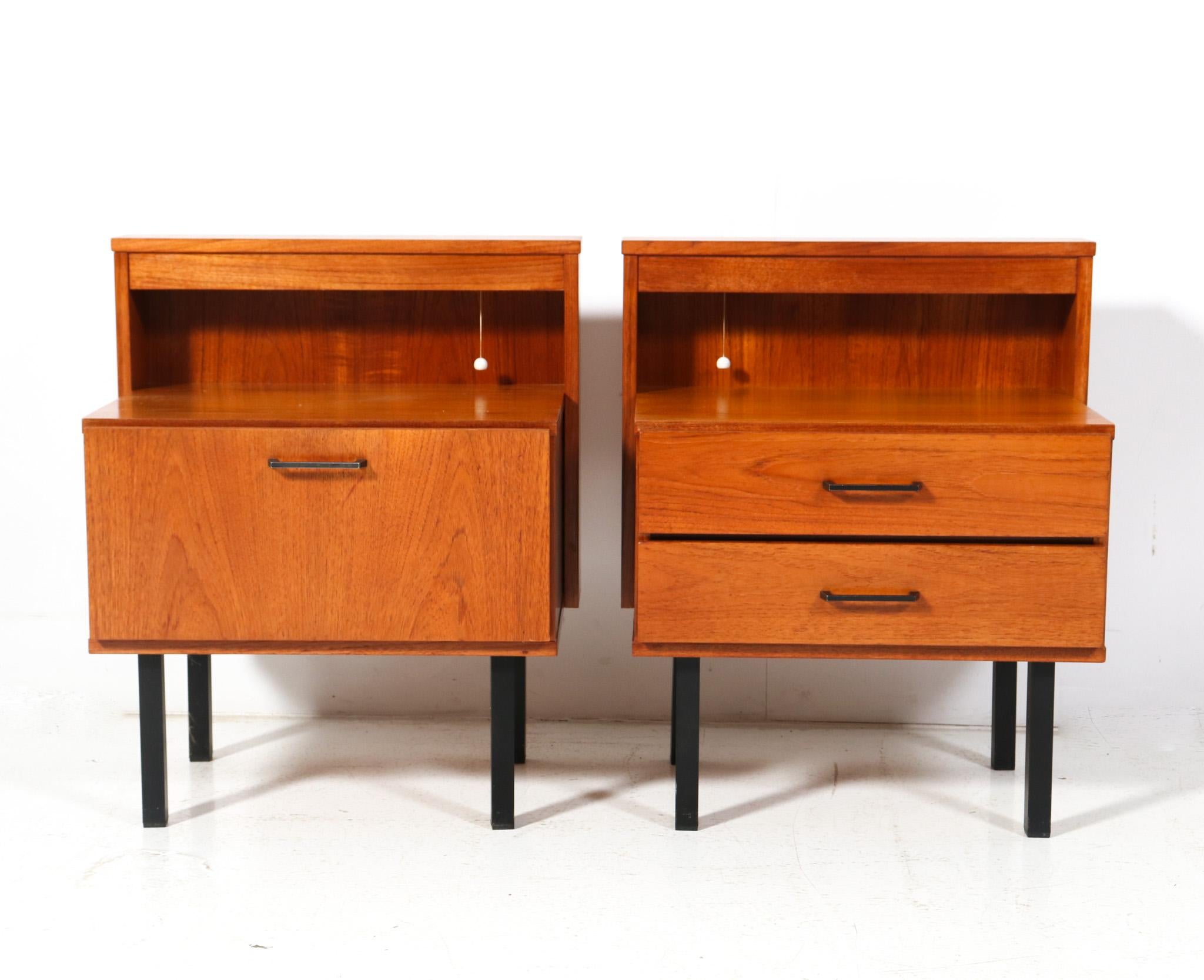 Stunning and rare pair of Mid-Century Modern nightstands or bedside tables.
Striking Dutch design from the 1960s.
Original veneered teak frames on original black lacquered feet.
Rare because of the fact, that they have integrated lightning.
This
