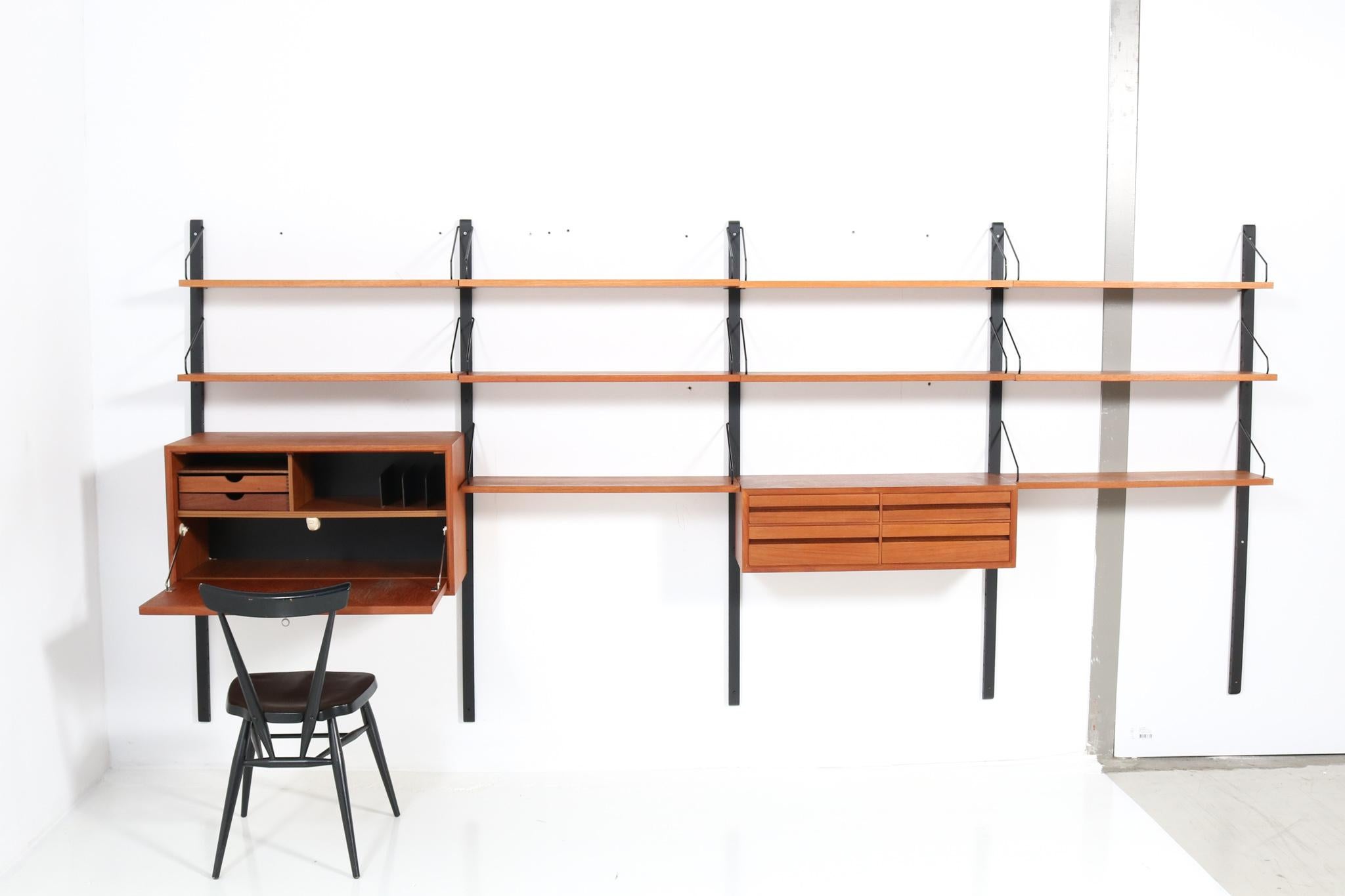 Funky Mid-Century Modern Royal modular wall unit.
Design by Poul Cadovius for Cado.
Striking Danish design from the 1960s.
This large Mid-Century Modern Royal wall unit consists of:
Five black lacquered wooden uprights H: 148 cm or 58.27