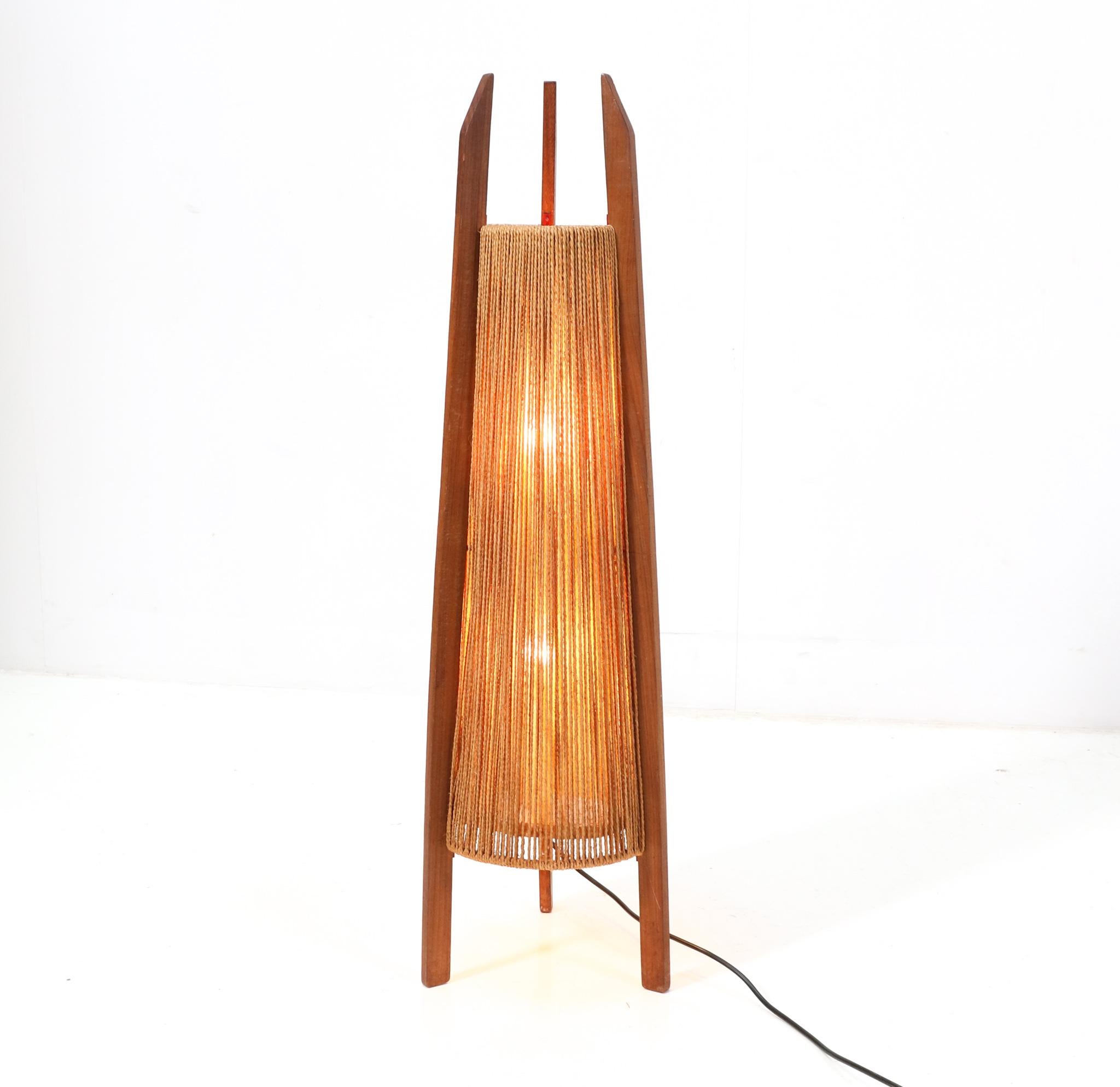 Teak Mid-Century Modern Tripod Floor Lamp with Hemp Strings, 1960s In Good Condition In Amsterdam, NL