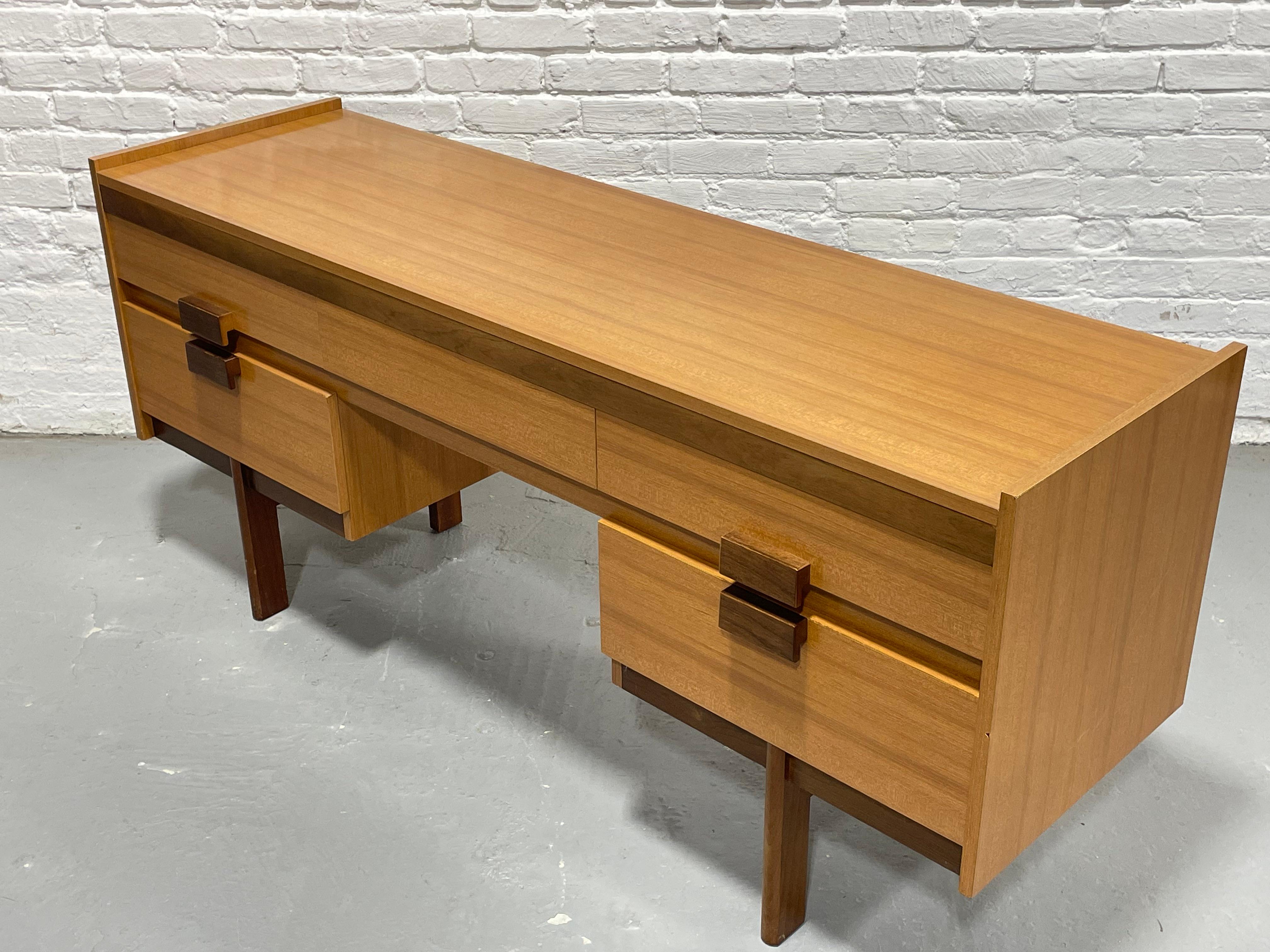 Teakholz Mid Century Modern VANITY / DESK, 1960er Jahre im Angebot 8