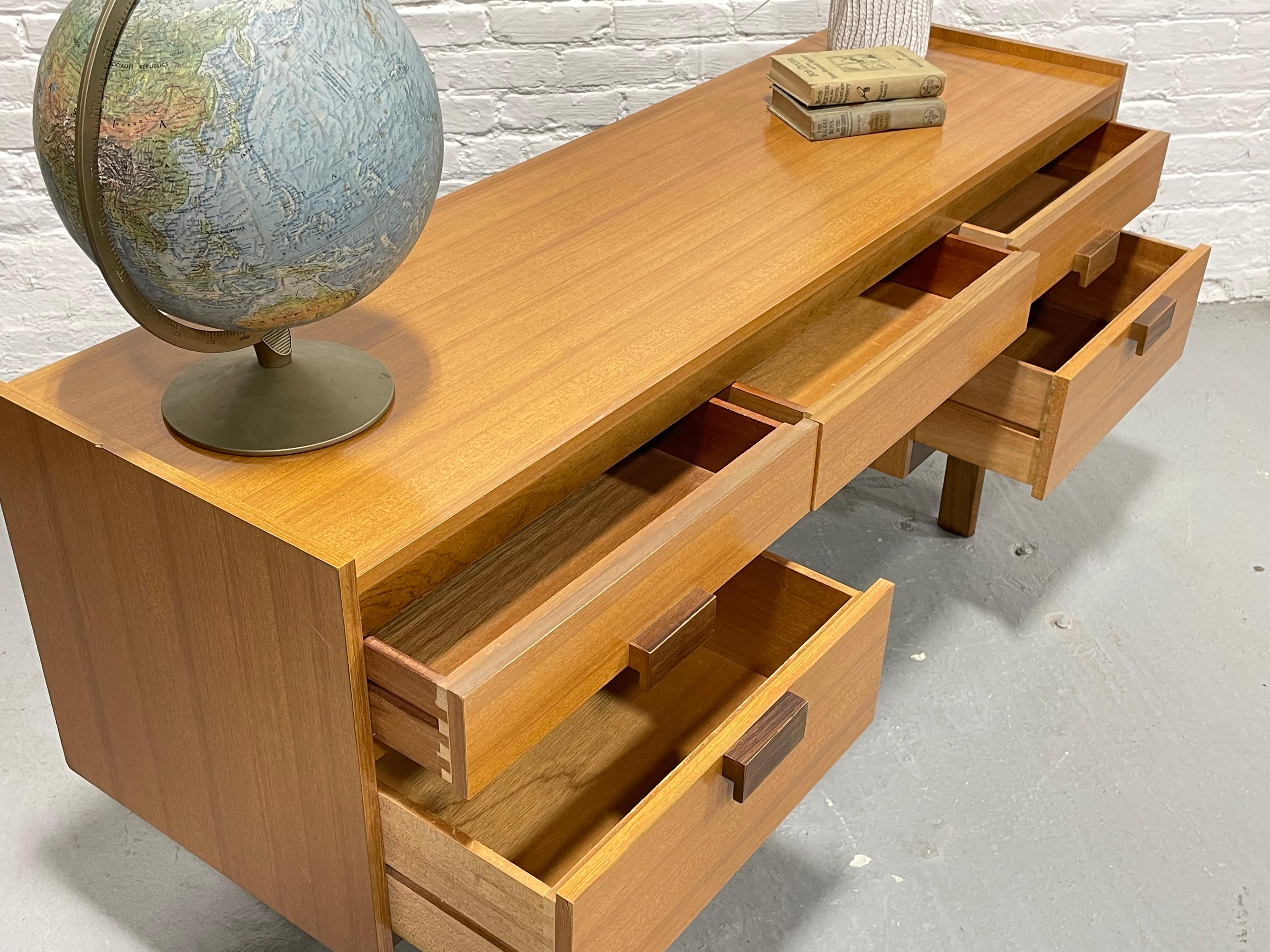 Teakholz Mid Century Modern VANITY / DESK, 1960er Jahre im Angebot 1