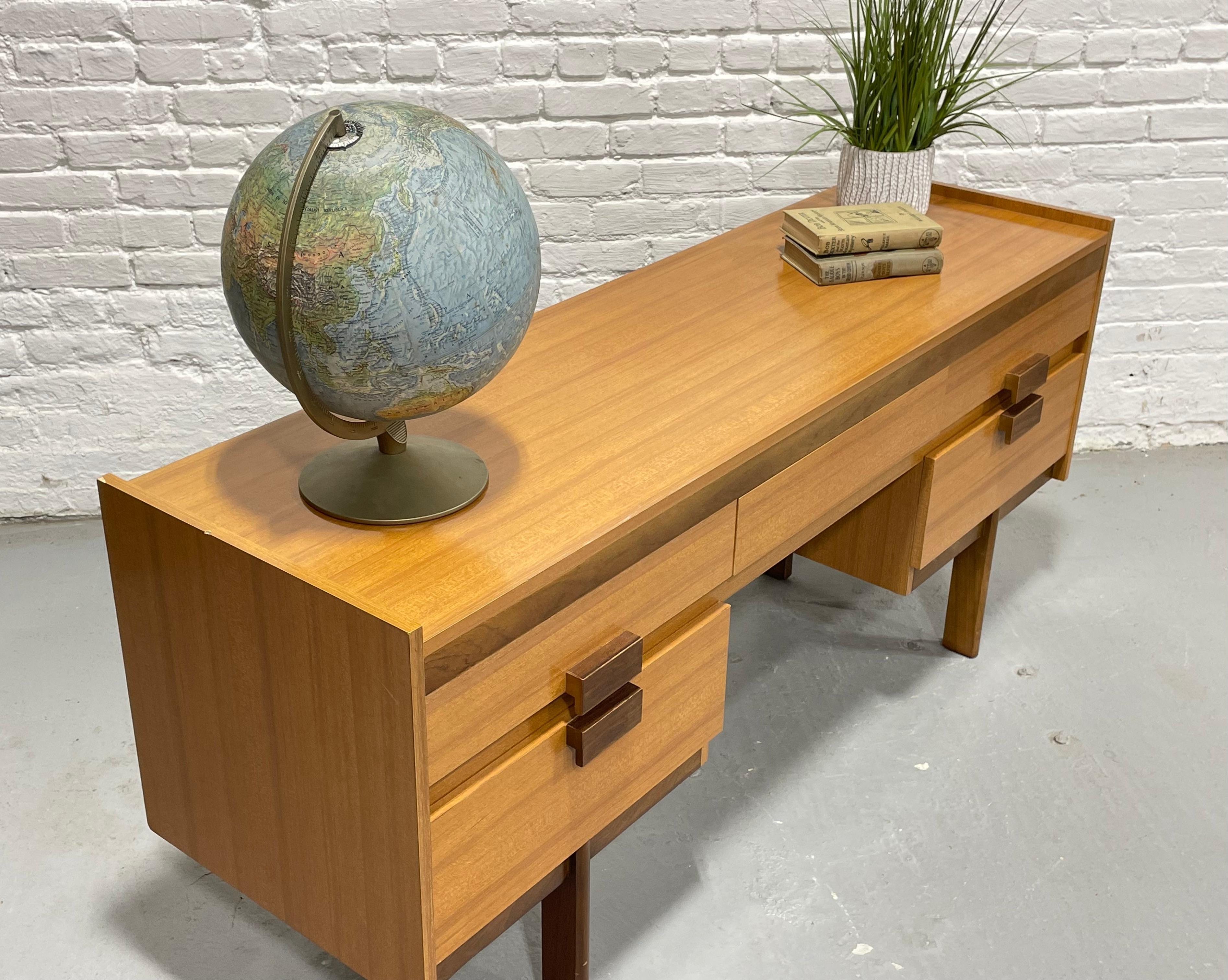 Teakholz Mid Century Modern VANITY / DESK, 1960er Jahre im Angebot 2