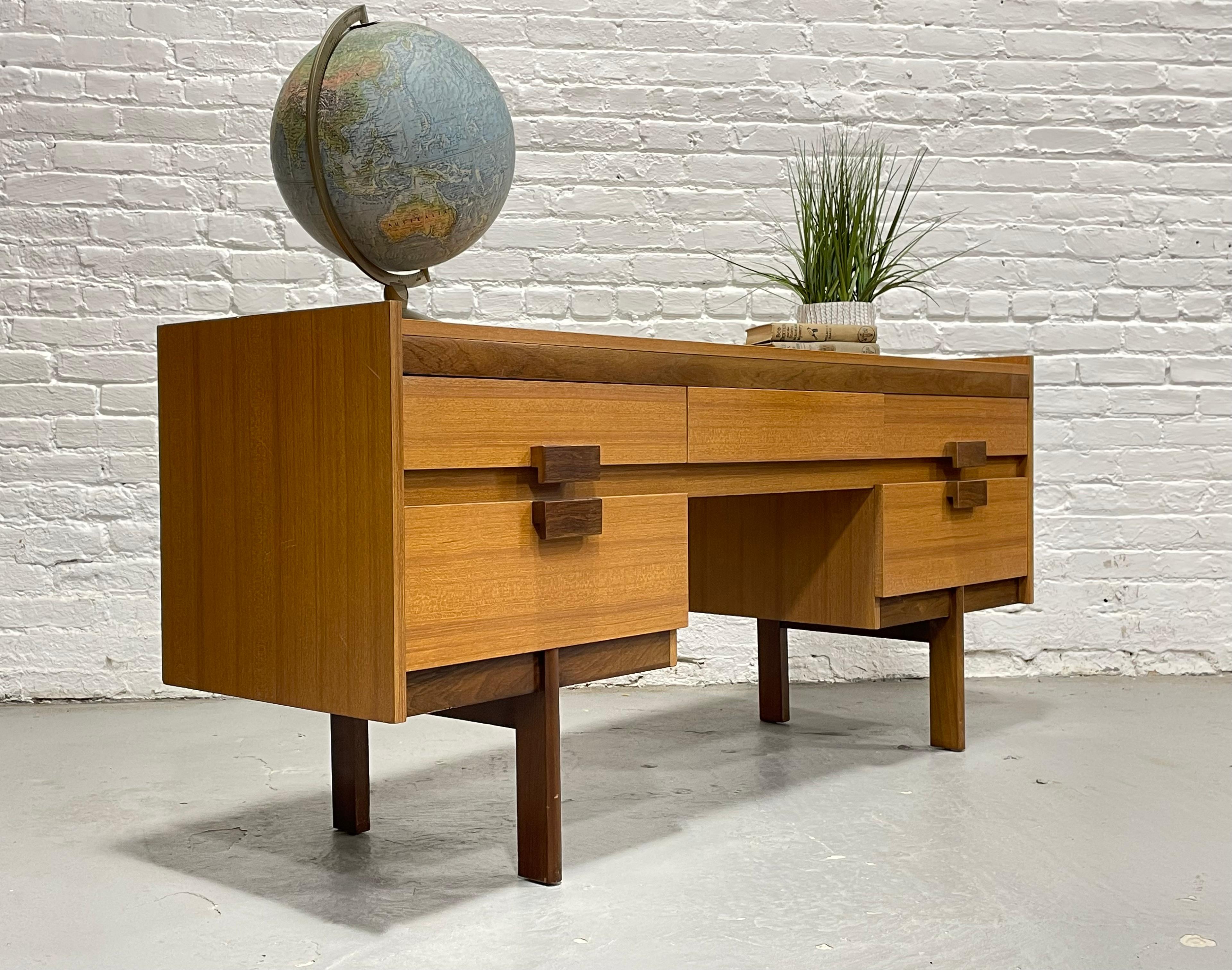 Teakholz Mid Century Modern VANITY / DESK, 1960er Jahre im Angebot 3