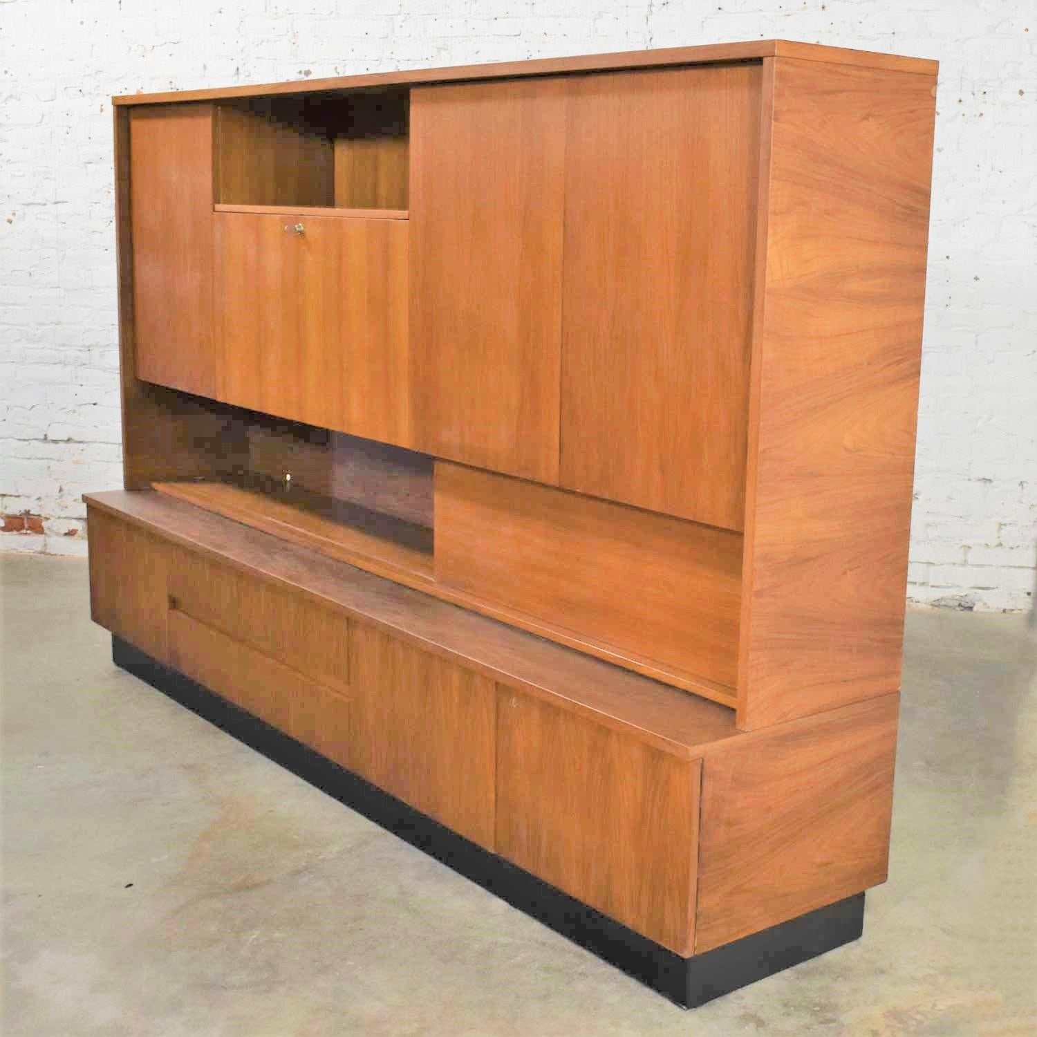 Teak Mid-Century Modern Wall Storage Bookcase Cabinet with Drop Front Desk For Sale 1