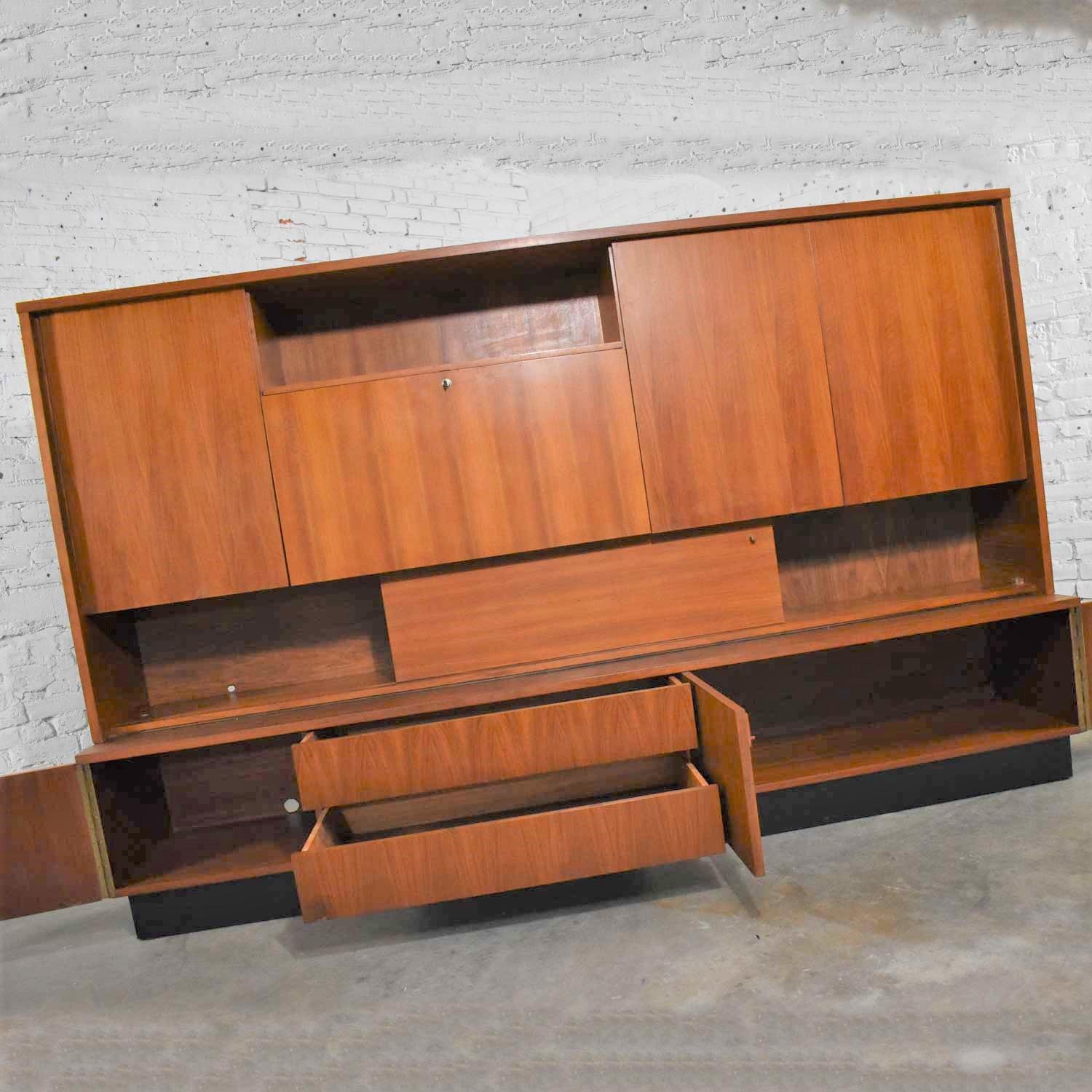 Teak Mid-Century Modern Wall Storage Bookcase Cabinet with Drop Front Desk For Sale 3