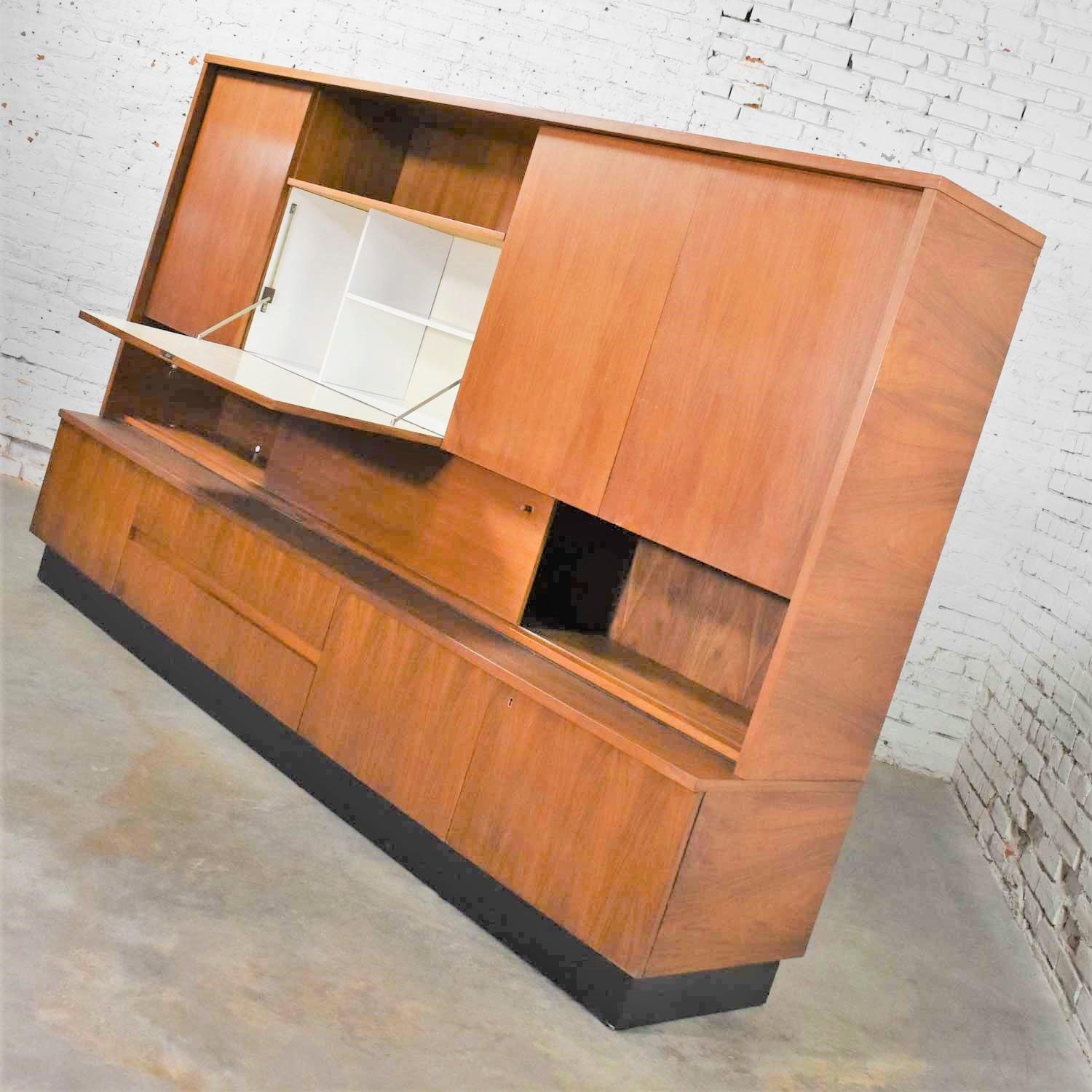20th Century Teak Mid-Century Modern Wall Storage Bookcase Cabinet with Drop Front Desk For Sale