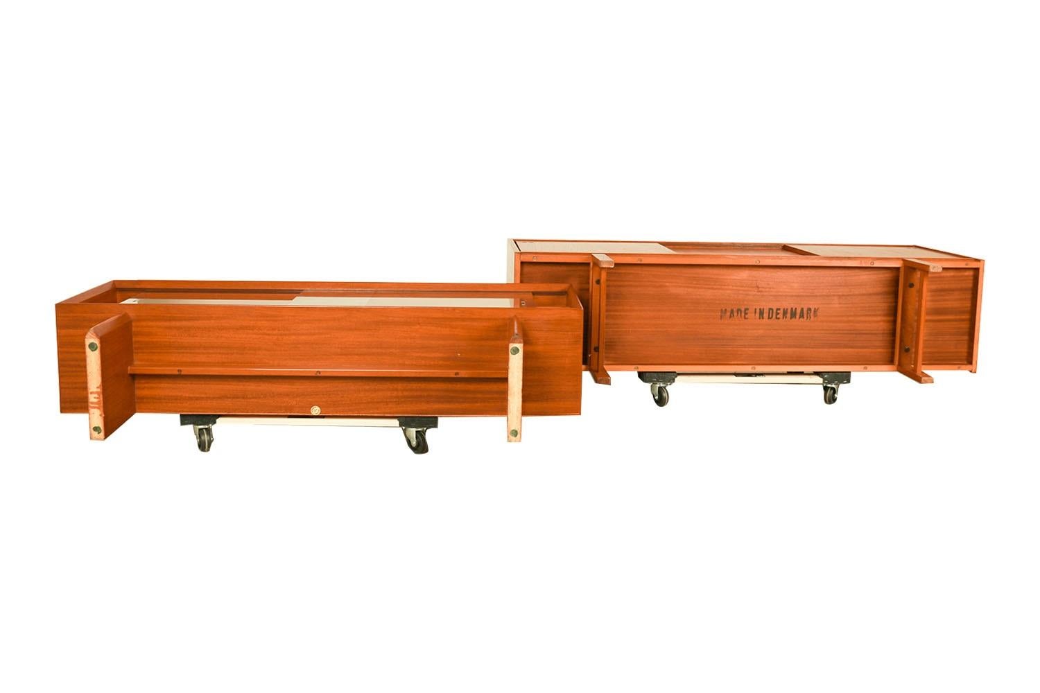 Teck Mid-Century Sideboard Credenza Hutch à portes coulissantes en vente 7
