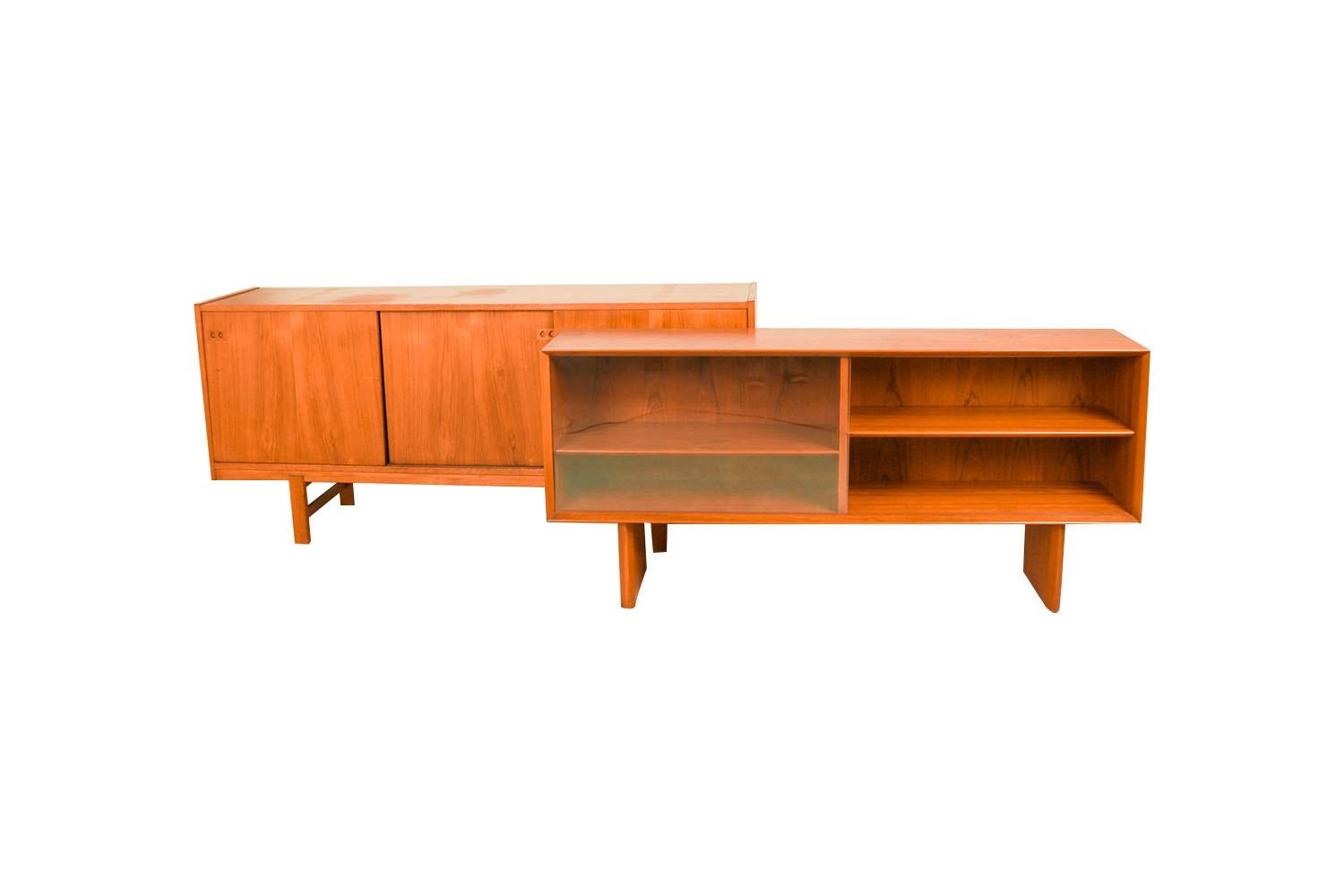 Teak Mid-Century Sliding Door Sideboard Credenza Hutch For Sale 3