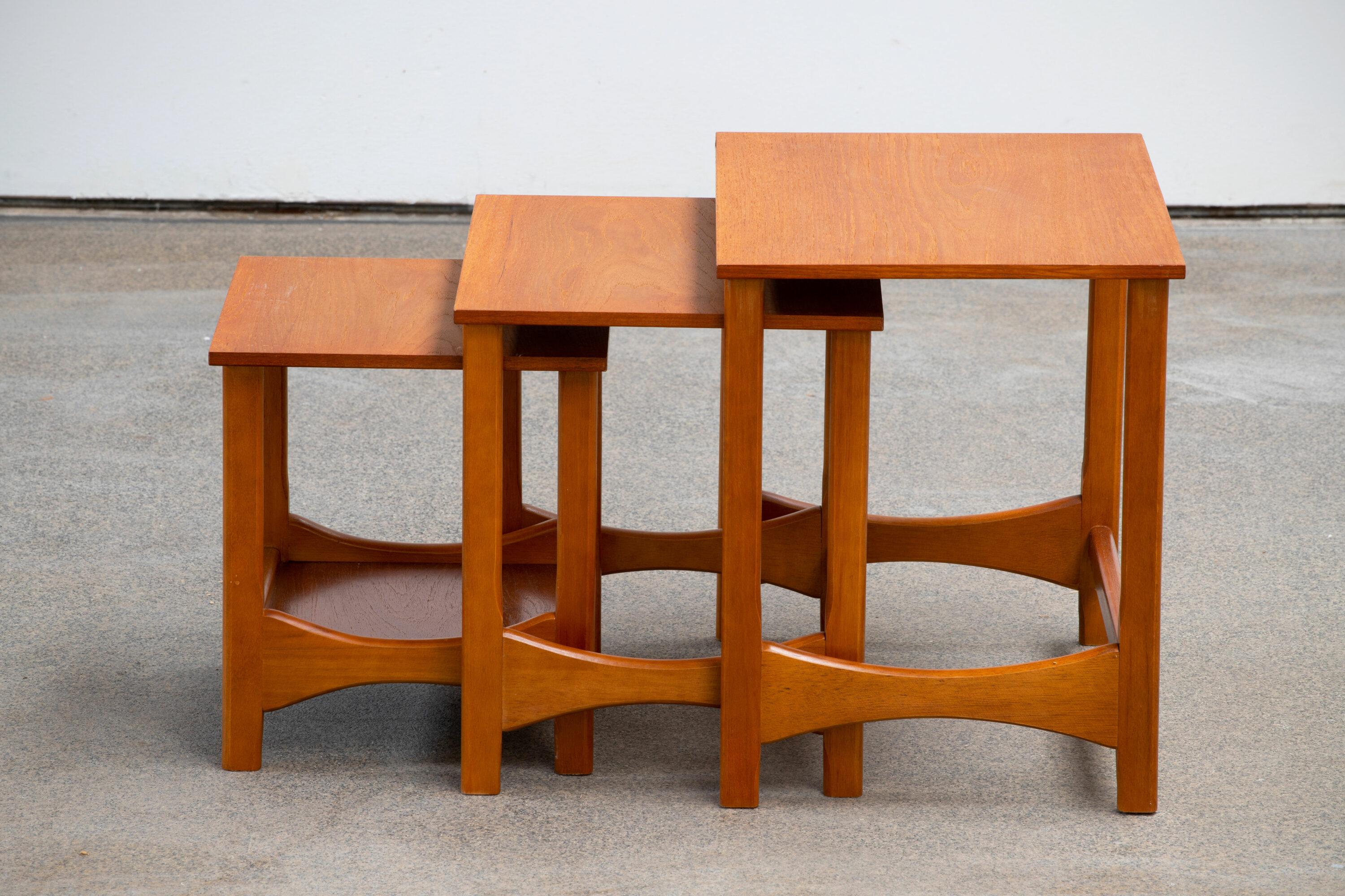 British Teak Midcentury Nesting Tables in Teak, Designed by Nathan, UK, 1960s For Sale