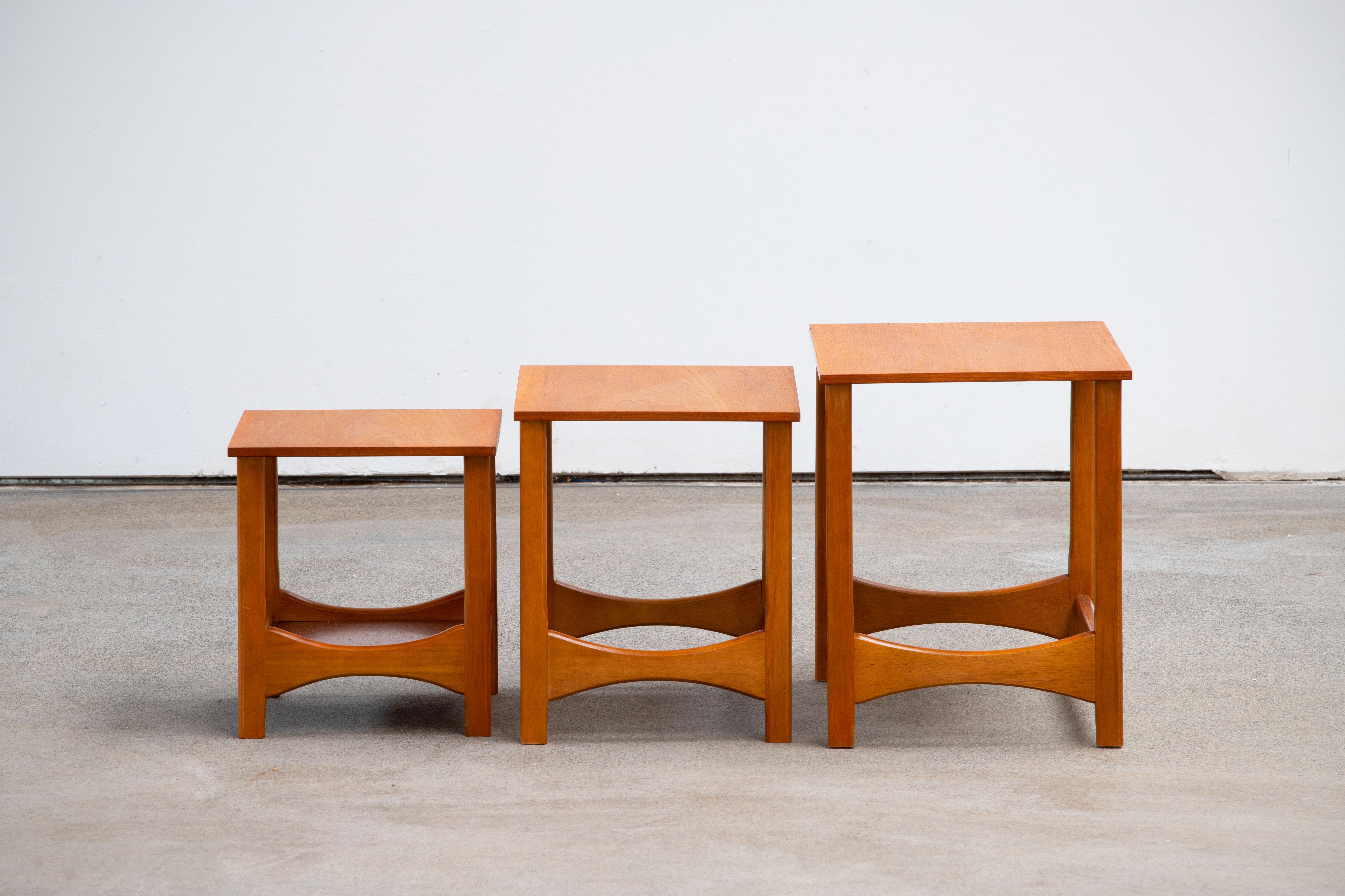 Teak Midcentury Nesting Tables in Teak, Designed by Nathan, UK, 1960s In Good Condition For Sale In Wiesbaden, DE