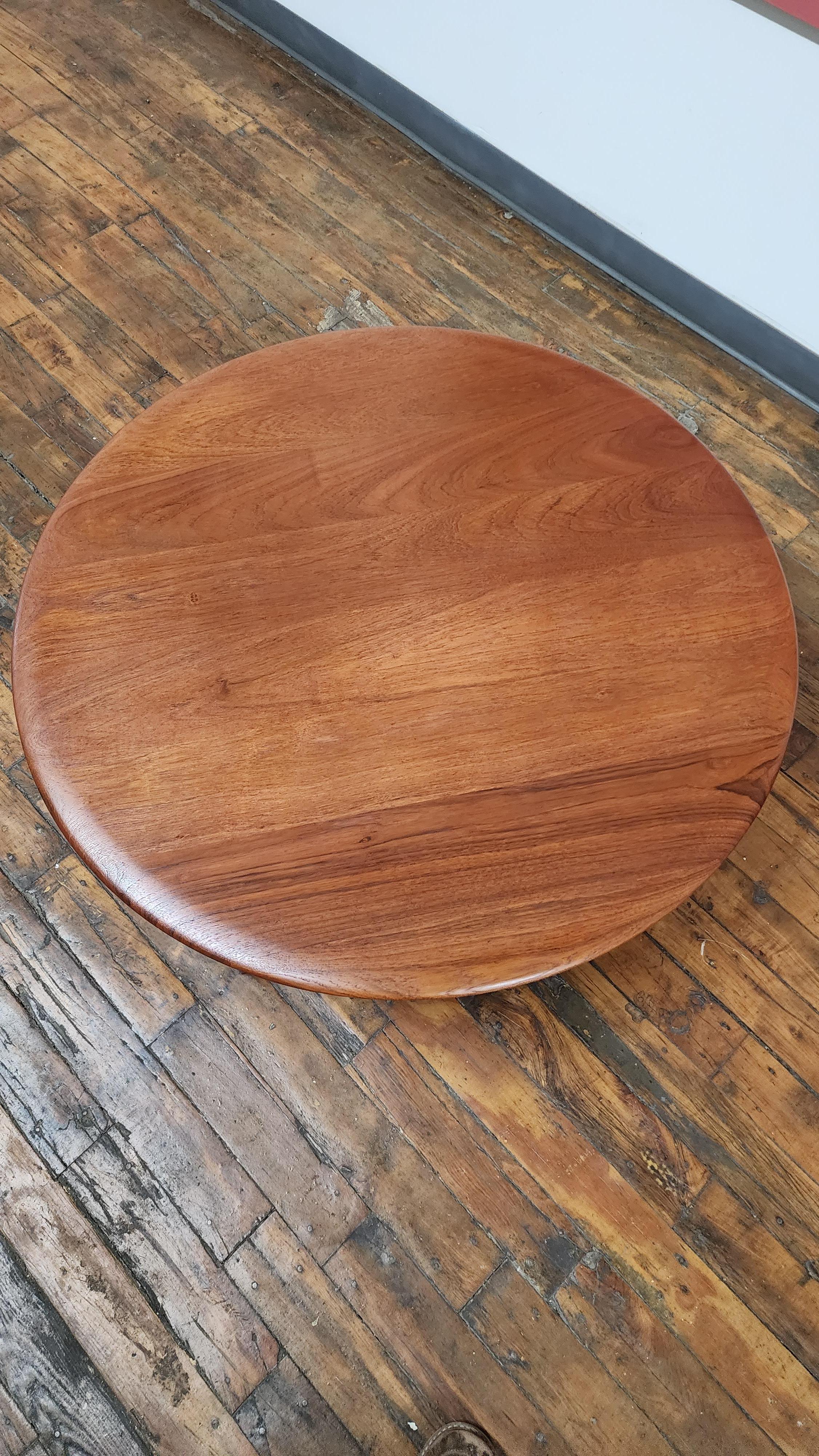 Teak Minerva Coffee table by Peter Hvidt and Orla Mølgaard-Nielsen  In Good Condition For Sale In Philadelphia, PA