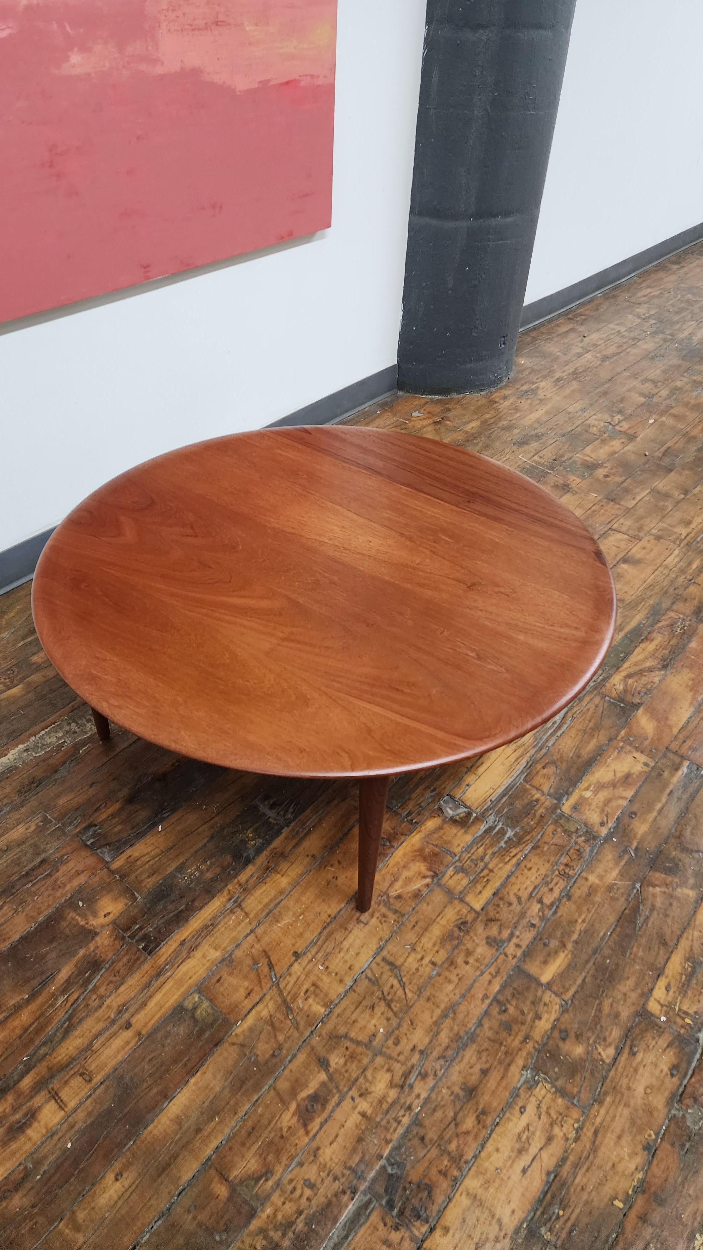 Milieu du XXe siècle Table basse Minerva en teck par Peter Hvidt & Orla Mølgaard-Nielsen en vente