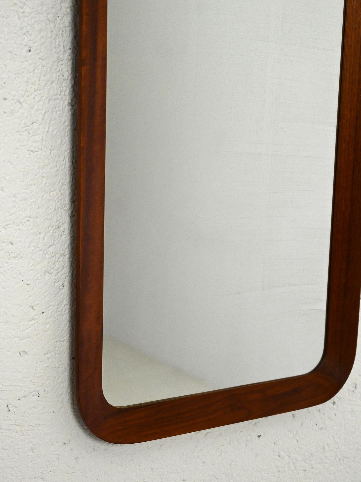 Teak mirror with beveled frame In Good Condition In Brescia, IT