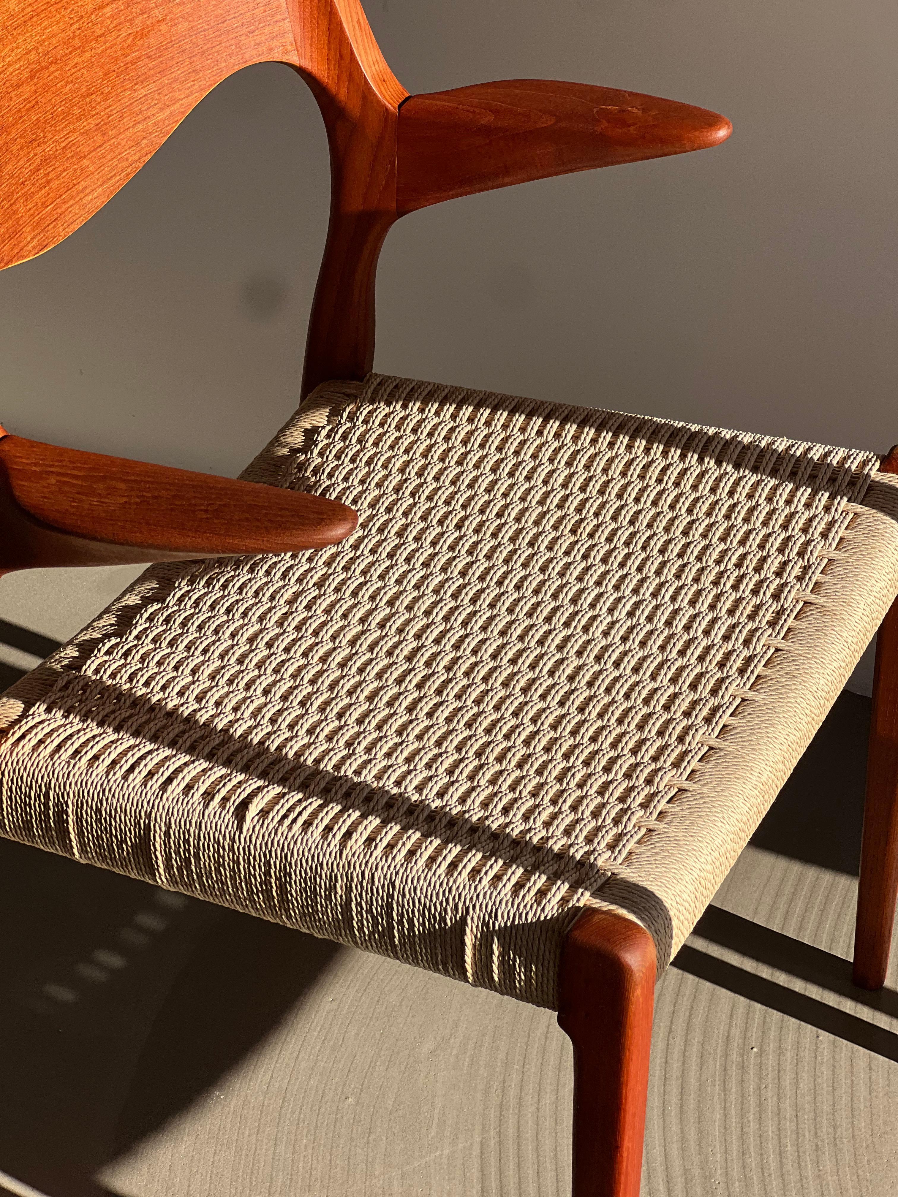 Mid-Century Modern Chaise de salle à manger Møller Model 55 en teck, Design/One par Niels Otto Møller en vente