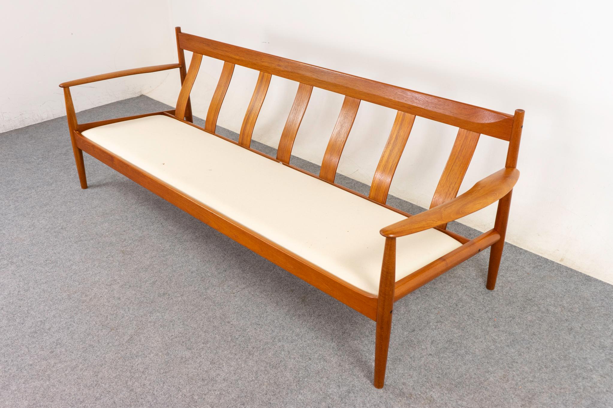 Teakholz-Sofa Modell 128 von Grete Jalk 5