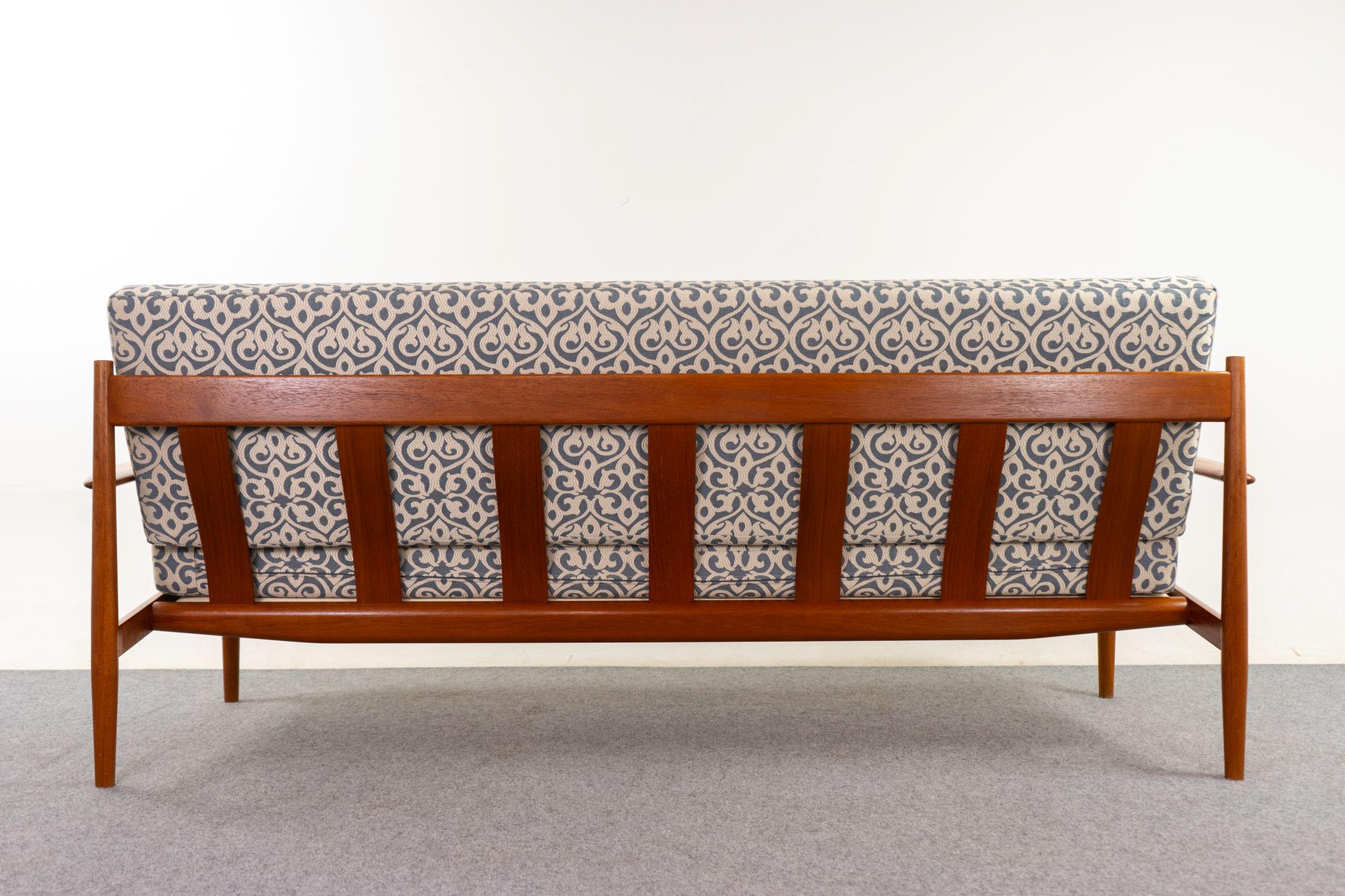 Teakholz-Sofa Modell 128 von Grete Jalk 3