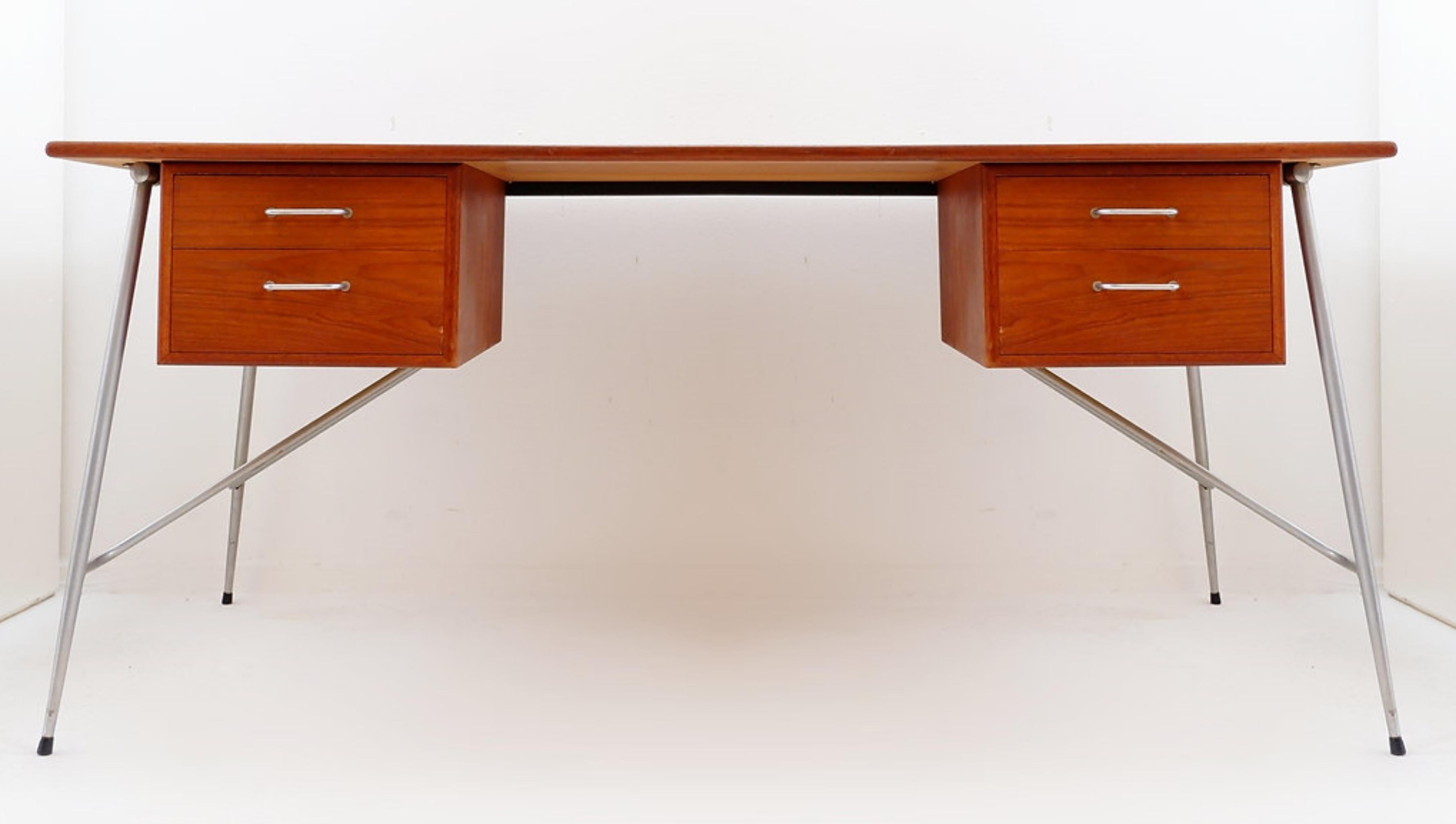 Teak Model 202 Desk by Børge Mogensen, 1950s in vendita 5