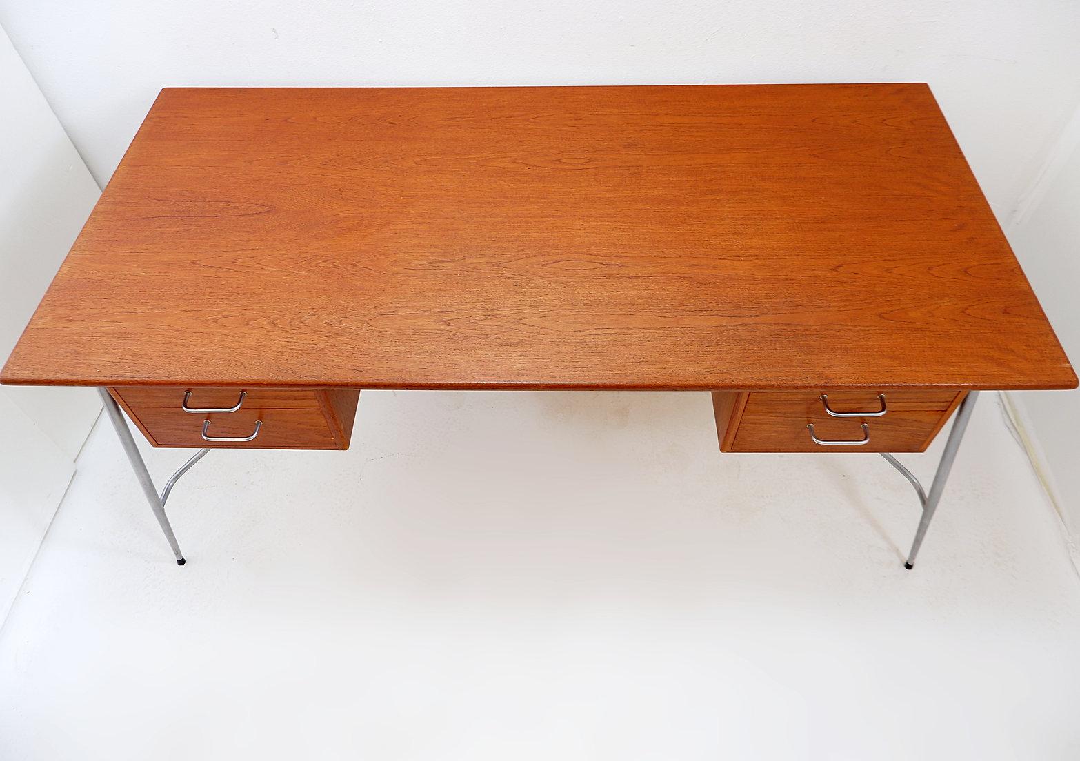 Teak Model 202 Desk by Børge Mogensen, 1950s in vendita 7