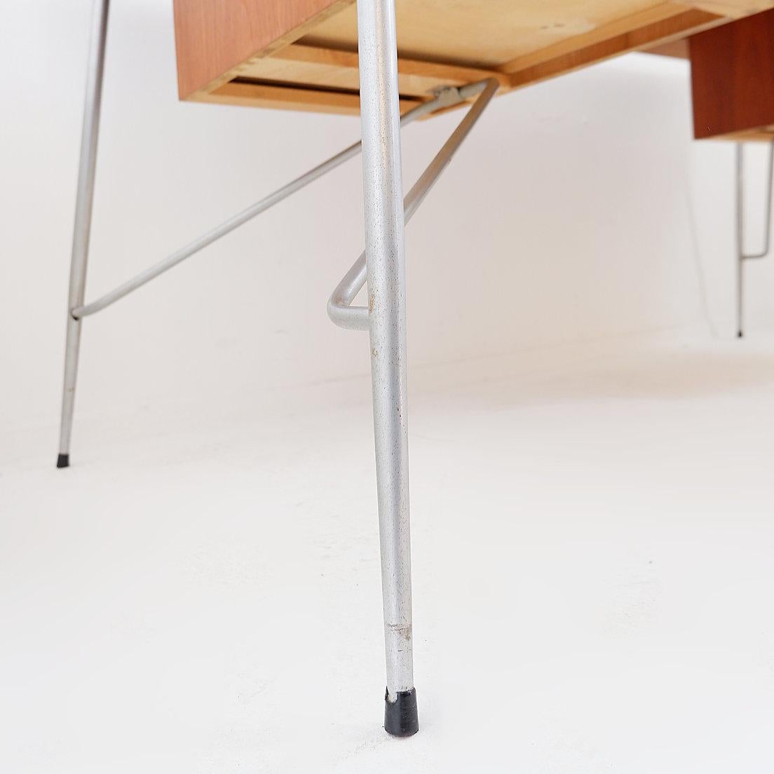 Scandinavo moderno Teak Model 202 Desk by Børge Mogensen, 1950s in vendita