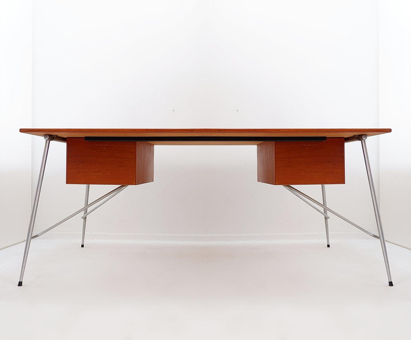 Metallo Teak Model 202 Desk by Børge Mogensen, 1950s in vendita